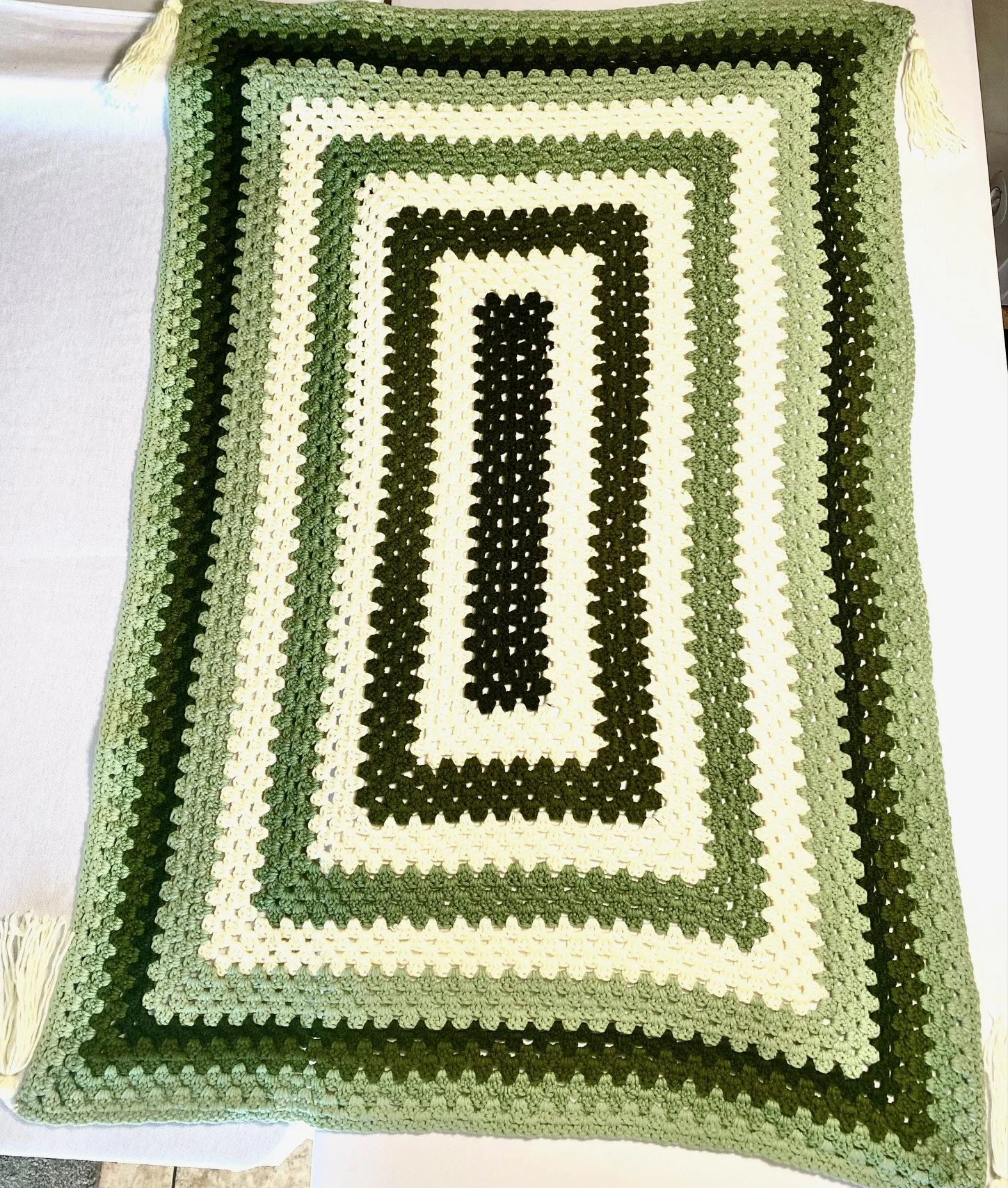 🌲Shades of Green Throw