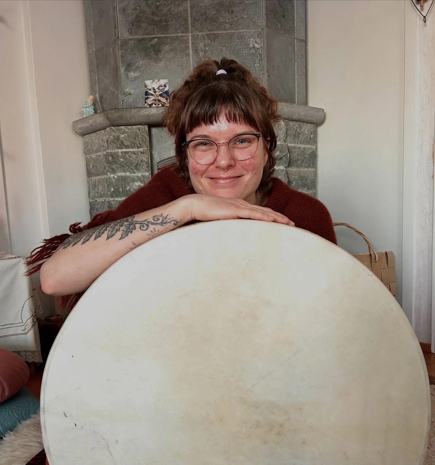 Olen t&auml;ss&auml; v&auml;h&auml;n pohdiskellut, ett&auml; mit&auml; t&auml;m&auml; some ja sen "tekeminen" mulle nyky&auml;&auml;n merkitsee? 
Huomaan ett&auml; t&auml;m&auml; pieni somekanavani alkaa uhkaavasti muistuttamaan mainos tv:t