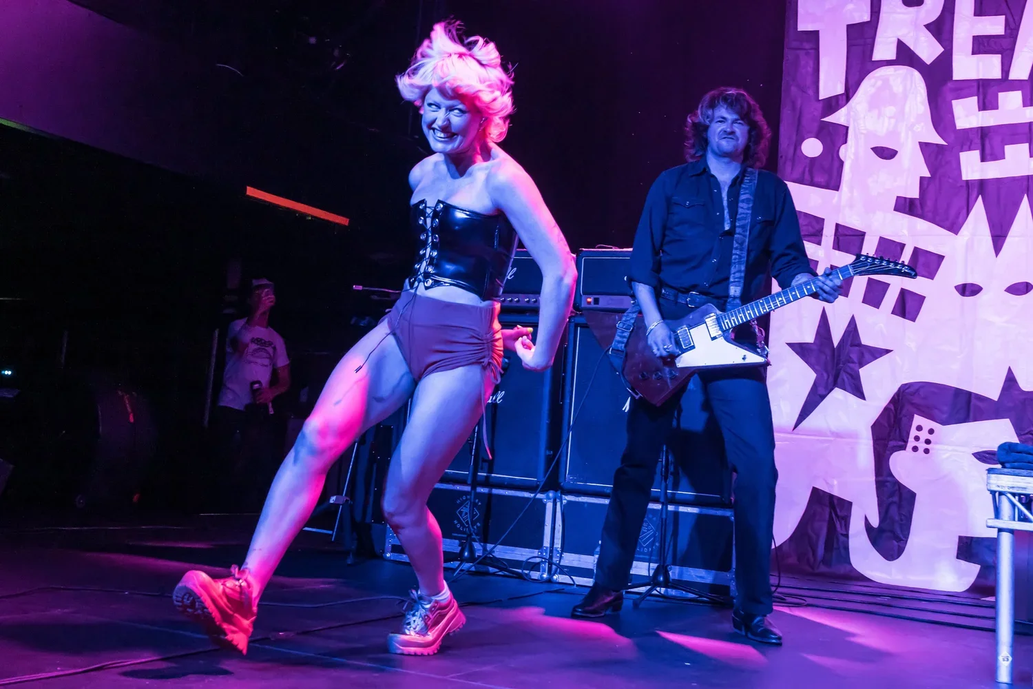 Amyl+and+The+Sniffers+@+The+02+Academy,+Edinburgh23-08-202307.webp