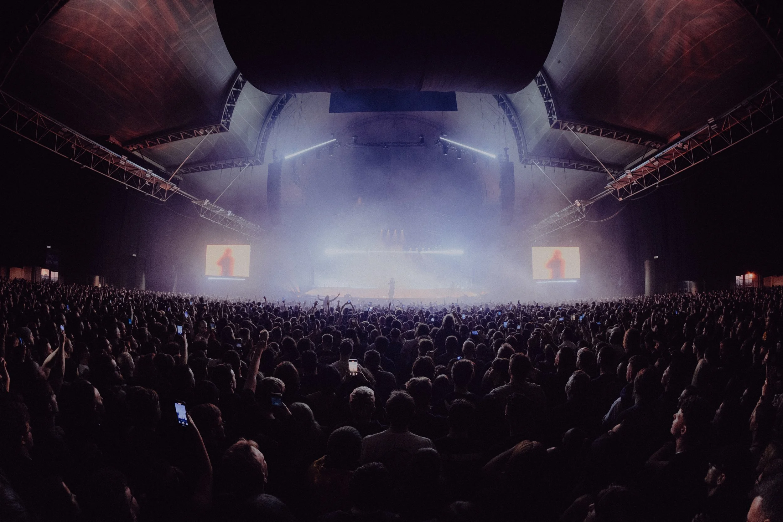 Omens London-1-74-2.jpg