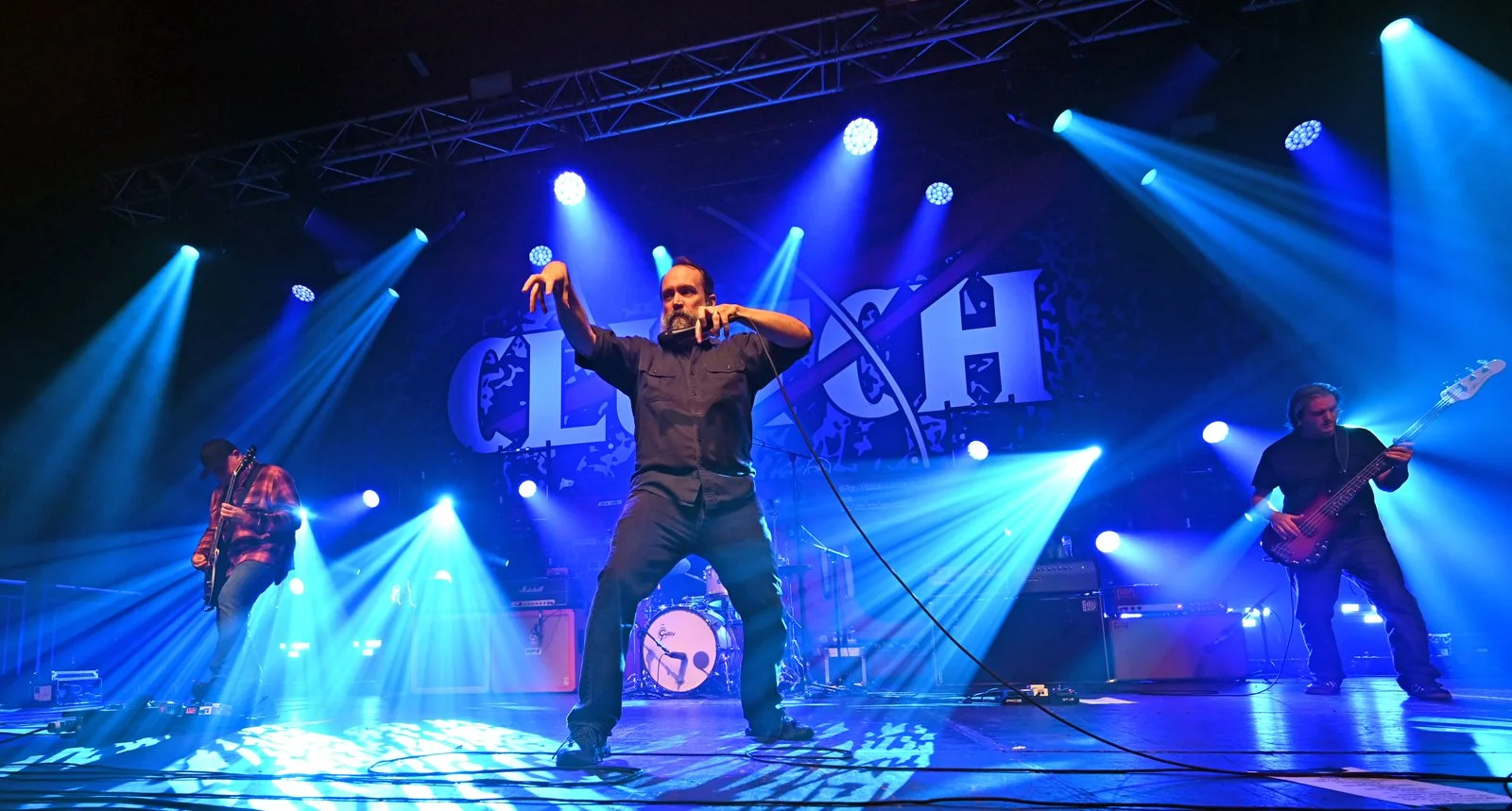 CLUTCH 02 @ TREV EALES.jpg