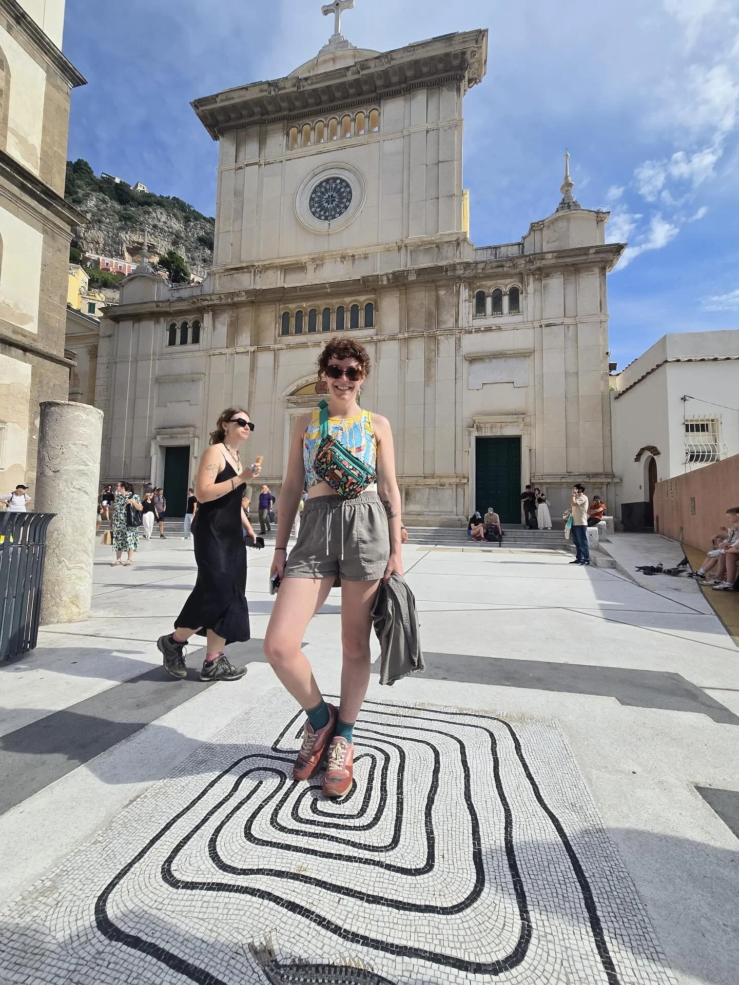 Take this doula to Italy and she&rsquo;ll find a labyrinth 🌀 🐠 🌊 #italy #labyrinth #positano #birth #labor #birthjourney #selfdiscovery #doula P.S. Yes, this labyrinth is on the world labyrinth locator!!