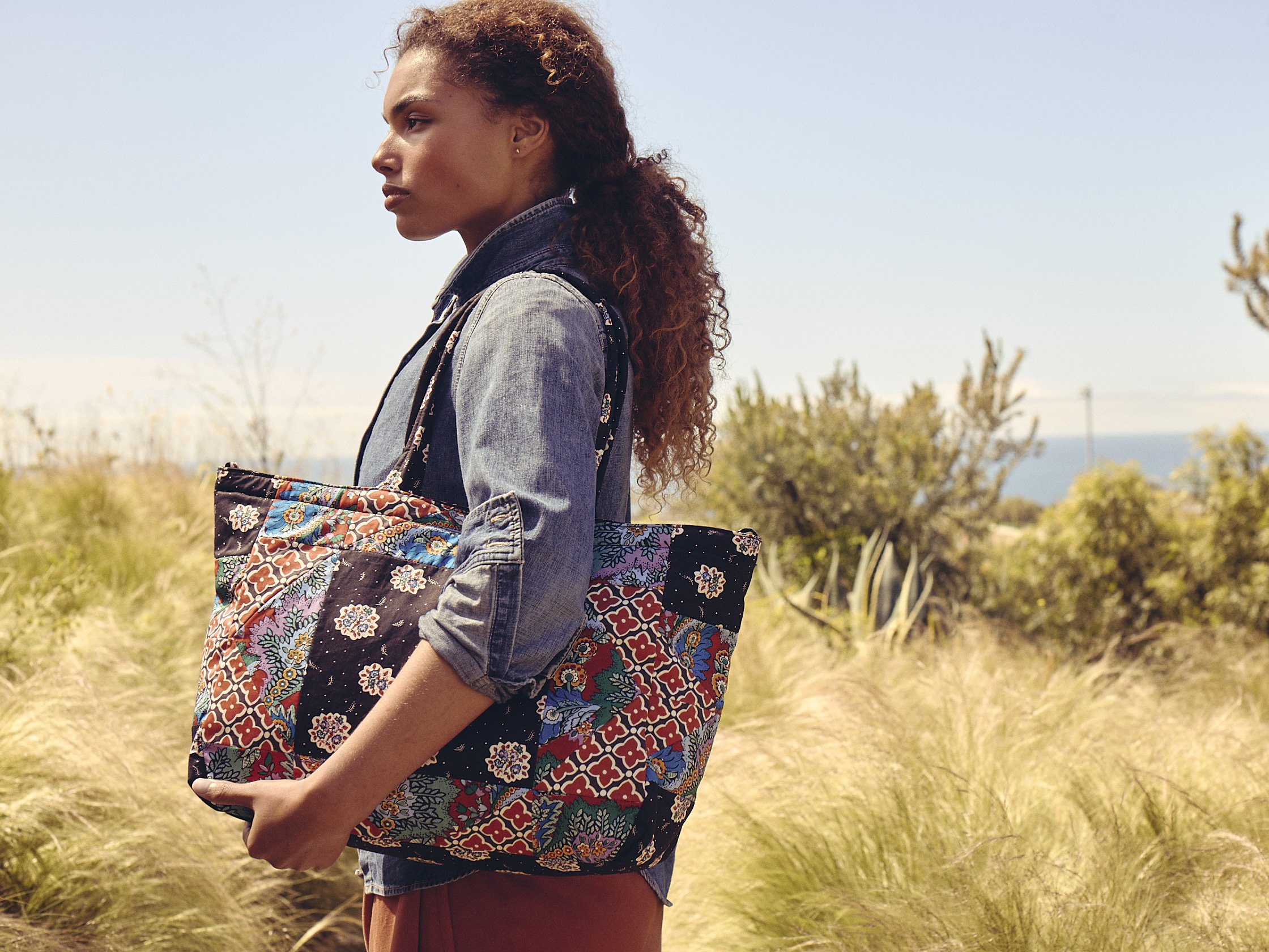 VB_Location_S16_Small Hathaway Tote_0188.jpg