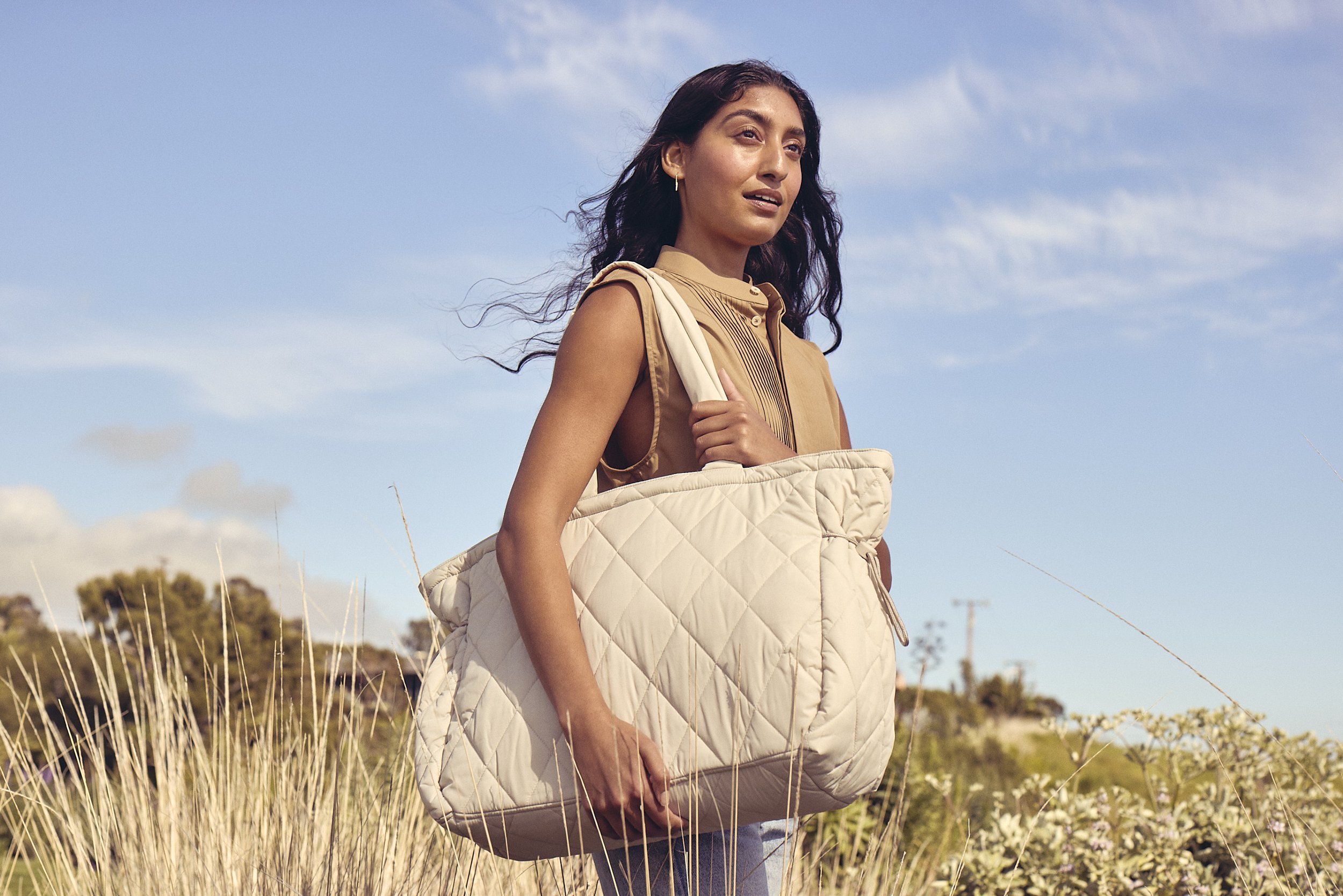 VB_Location_S21_Knollton Travel Tote_0149.jpg