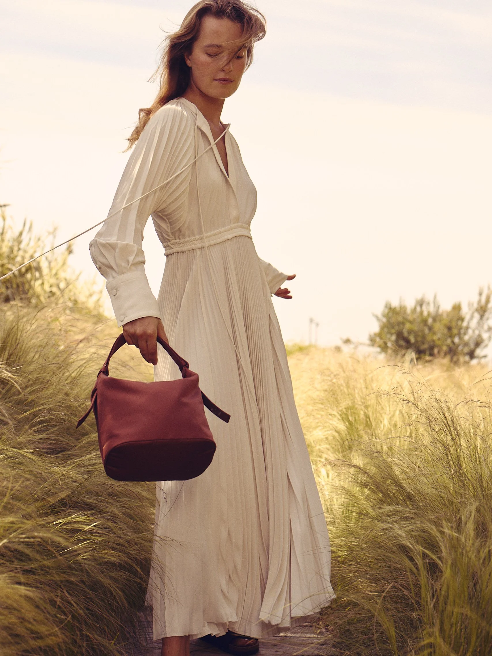 VB_Location_S04_Astoria Shoulder Bag_0130.jpg