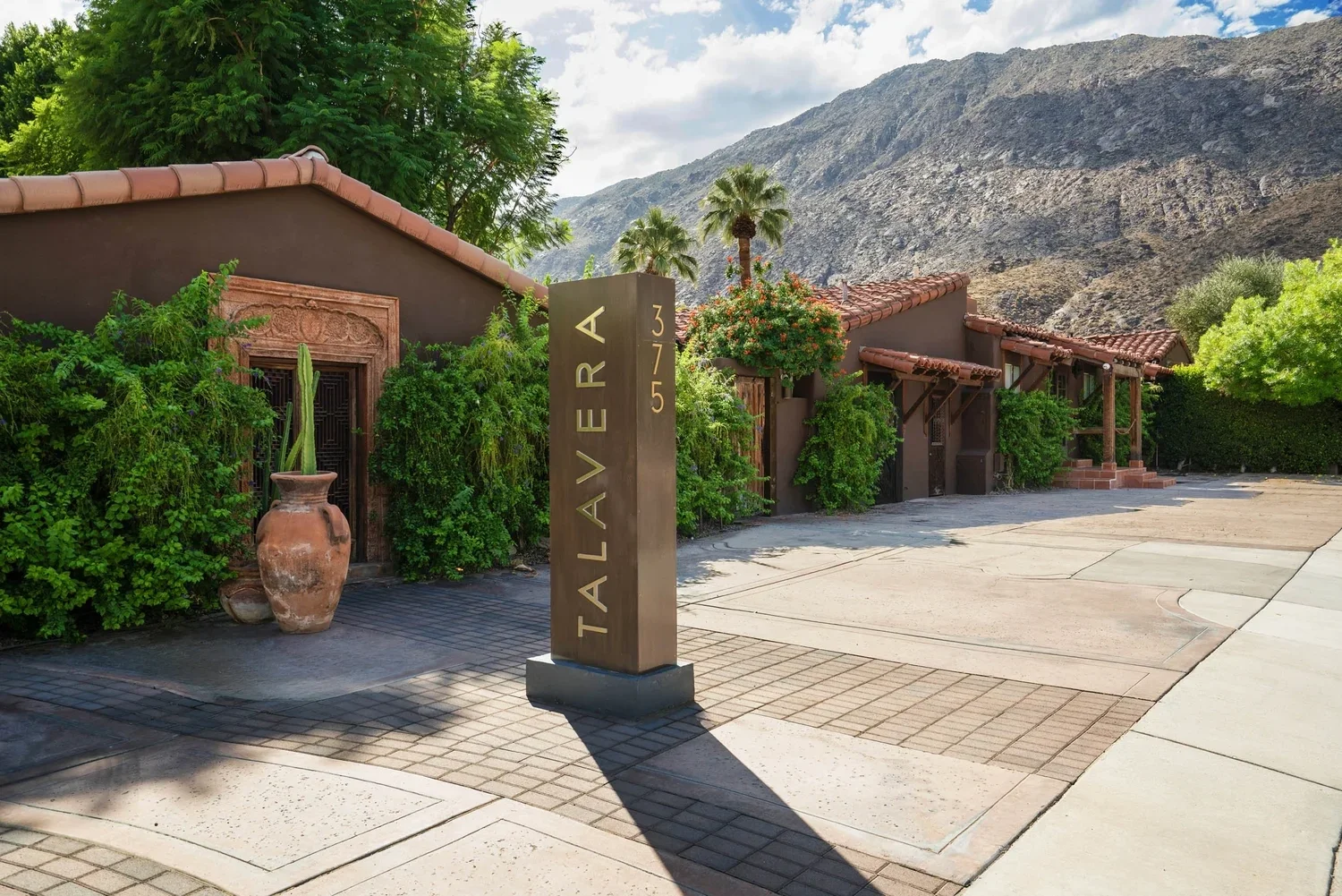Talavera_Palm_Spring_Hotel-California-grounds-2.webp