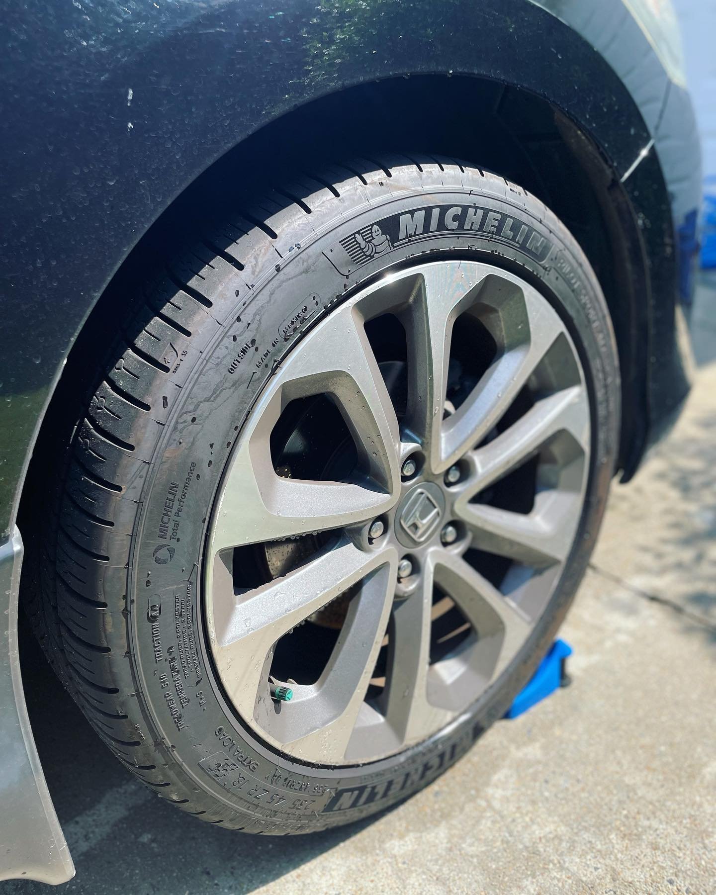 Before… After… wheels clean enough to eat off of lol. Hit us up!!! #detailing #autodetailing #mobiledetailing #wheelcleaning #wrapthatshxt