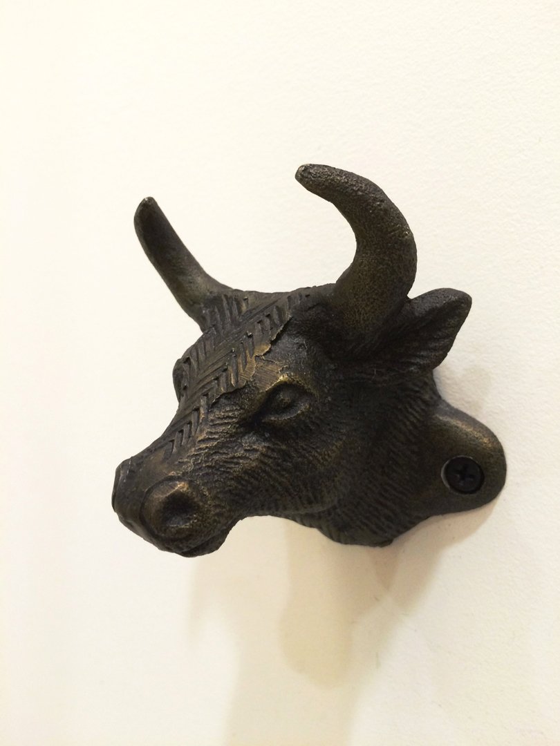 Architecture of Mexicano restaurant in Baldwin Hills, bull sculpture