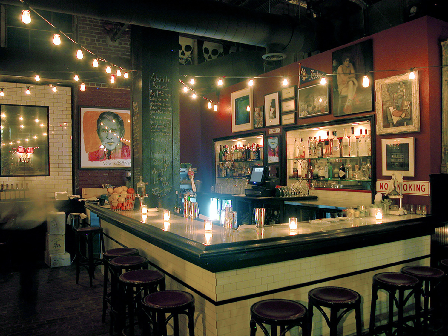 Architecture of Church & State restaurant in the Arts District, L.A., Biscuit Company lofts, bar 