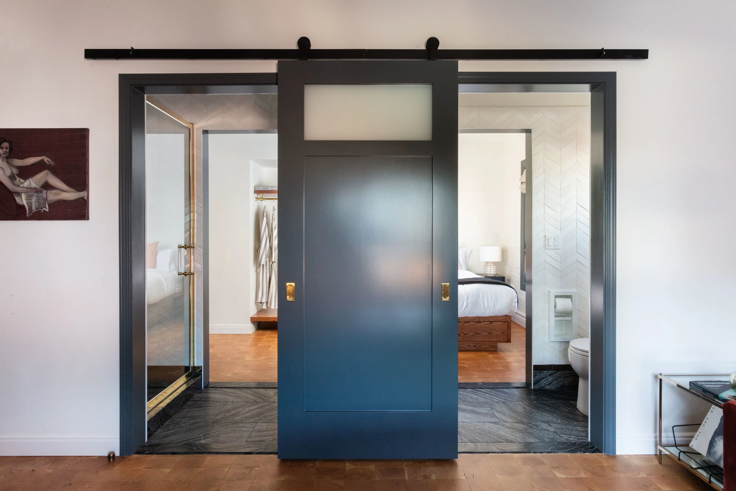 
Architecture of Gold-Diggers Hotel, barn door
