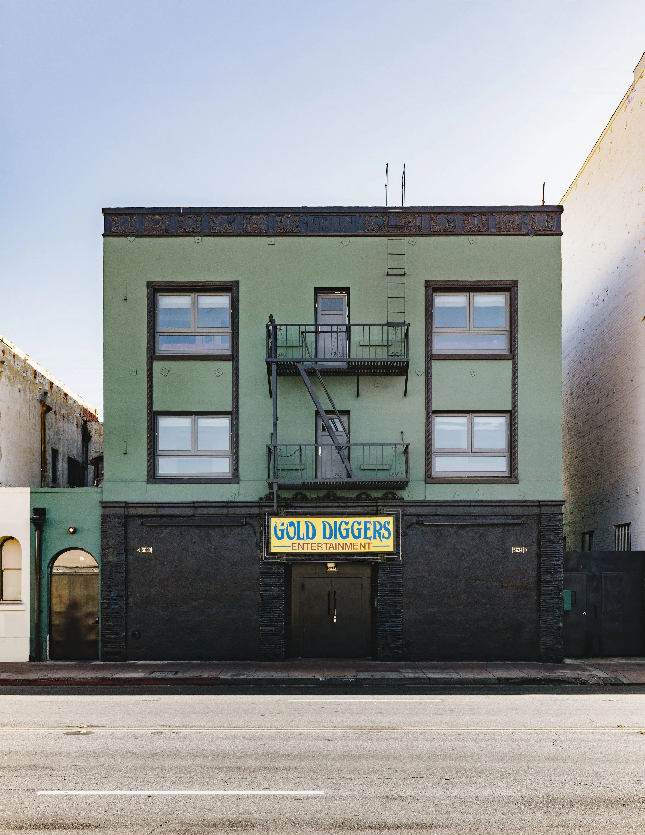 Gold-Diggers Hotel and recording studio, front facade