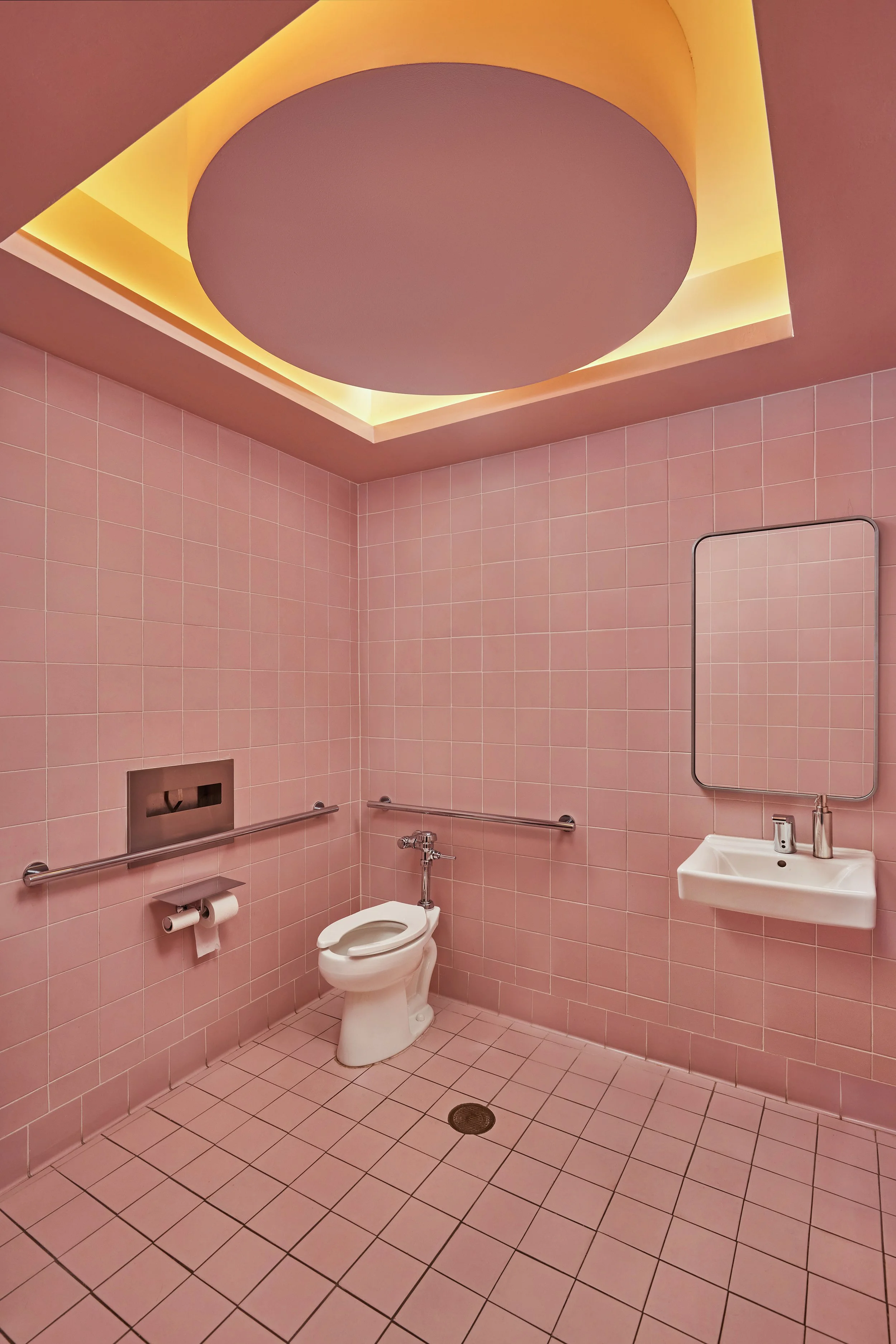 Architecture of Vidiots, pink bathroom