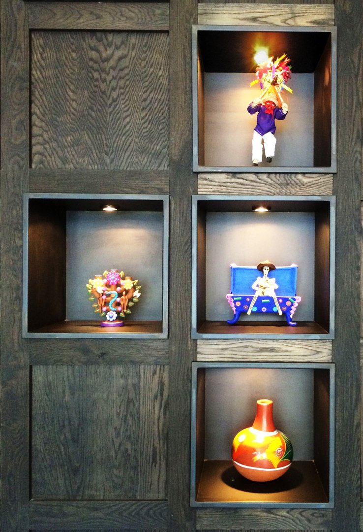 Architecture of Mexicano restaurant in Baldwin Hills, folk art