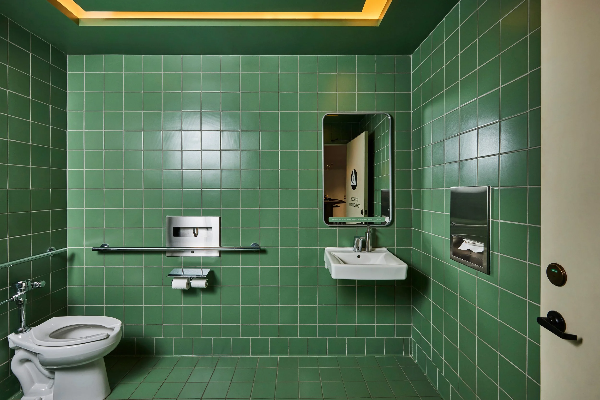 Architecture of Vidiots, green bathroom