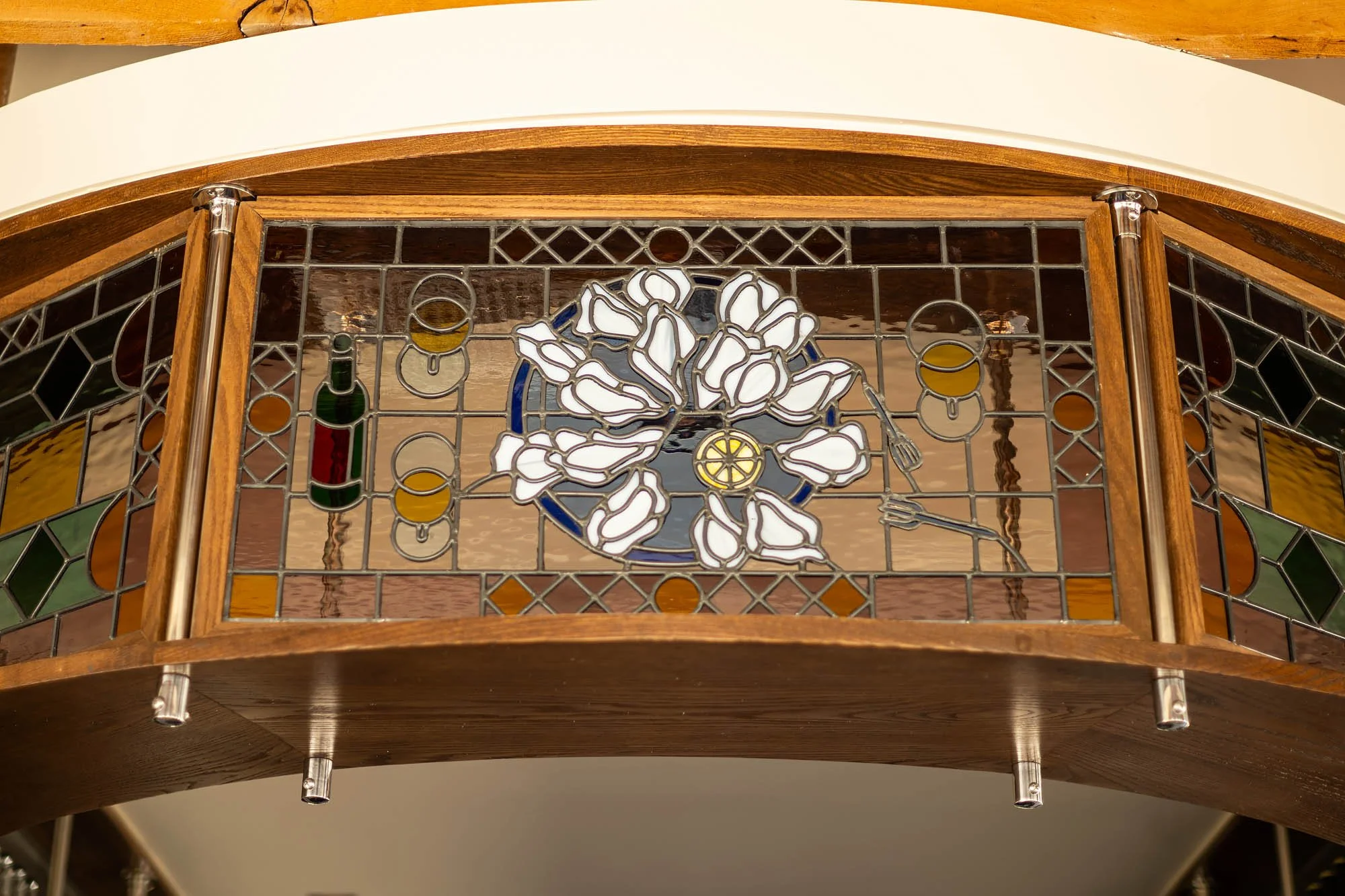 Architecture of Queen's Raw Bar in Eagle Rock, detail of custom stained glass