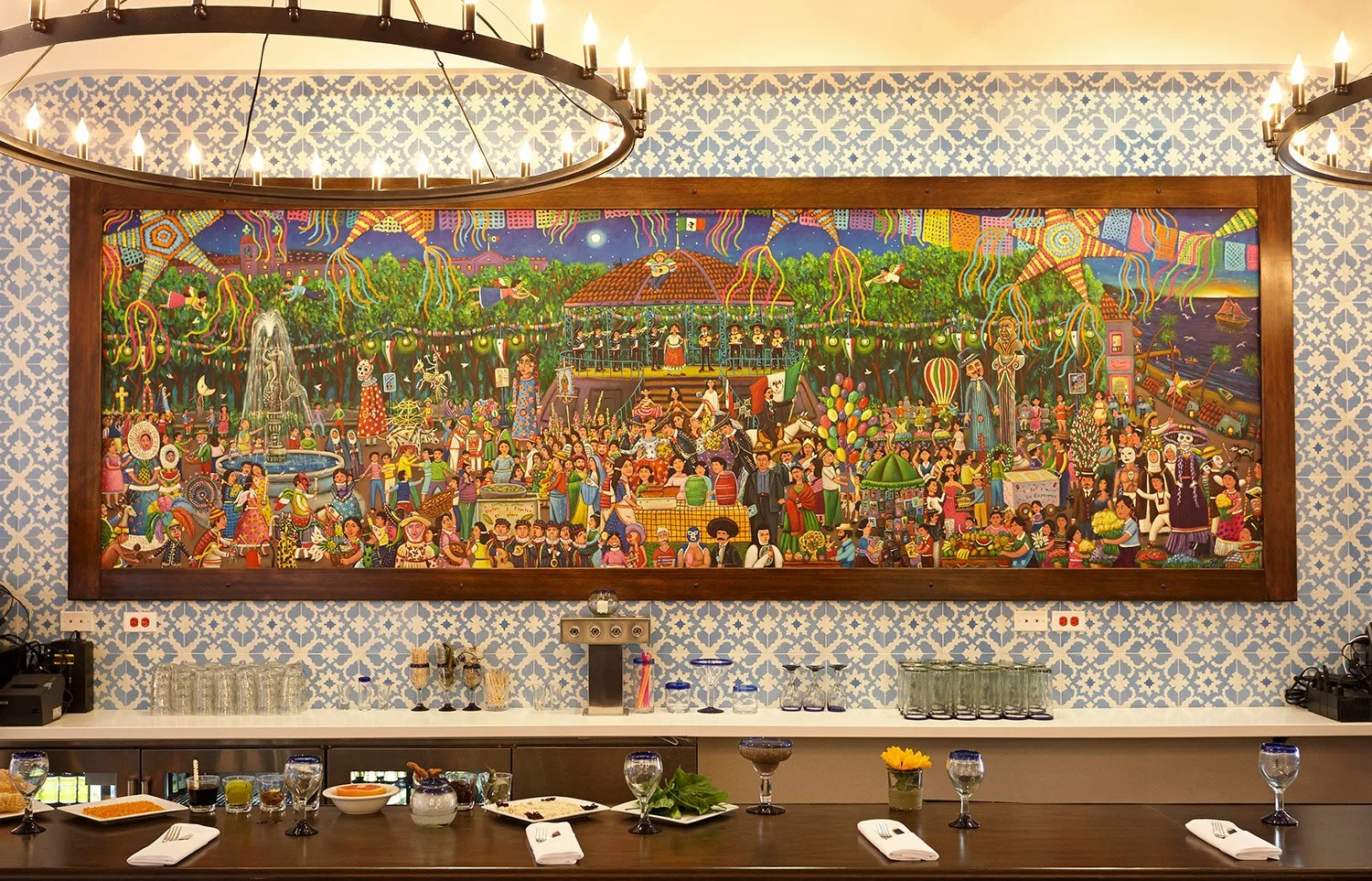 Architecture of Mexicano restaurant in Baldwin Hills, Mexican art