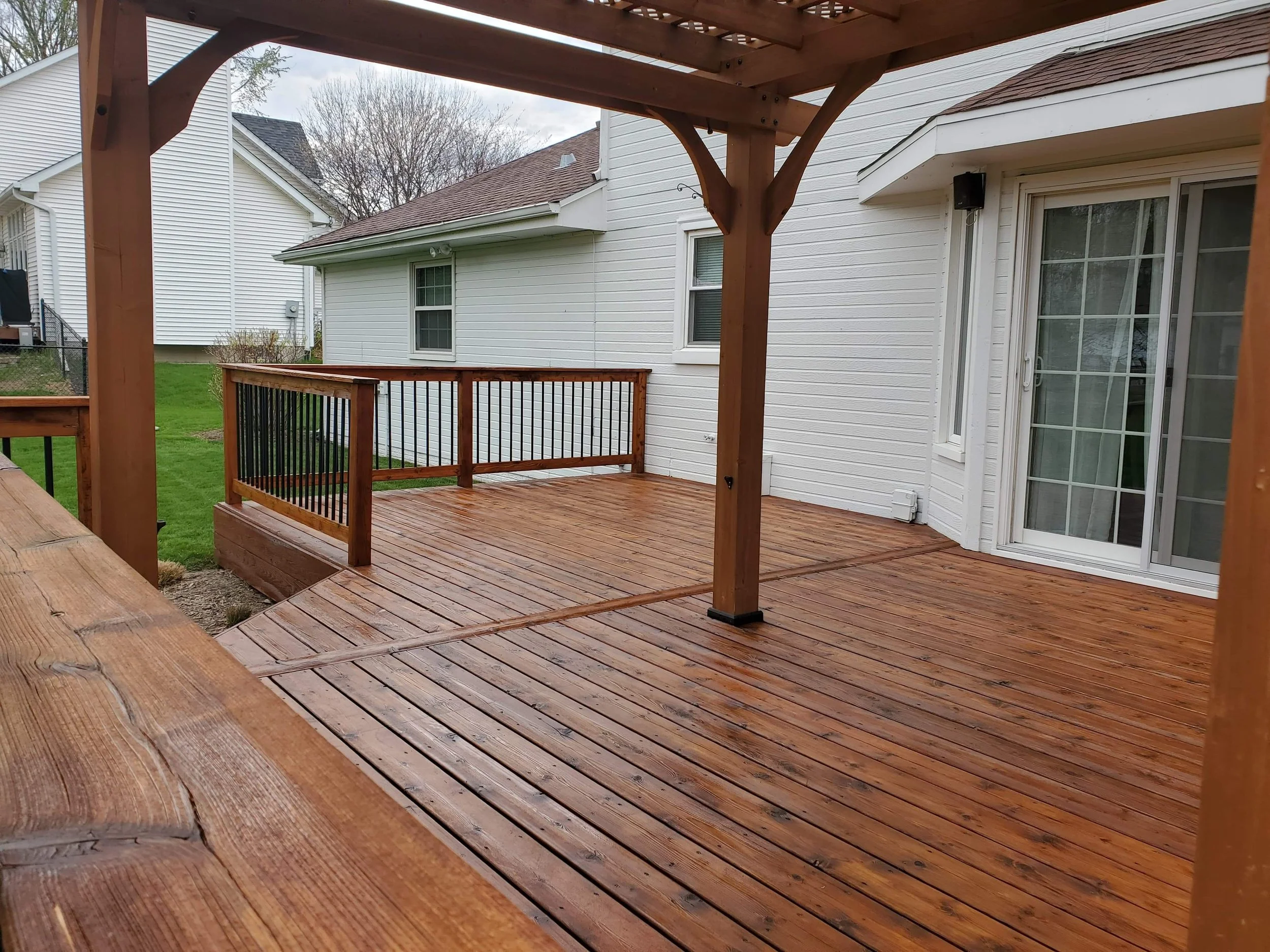 Elite Deck and Fence Stain Des Moines 3.jpg