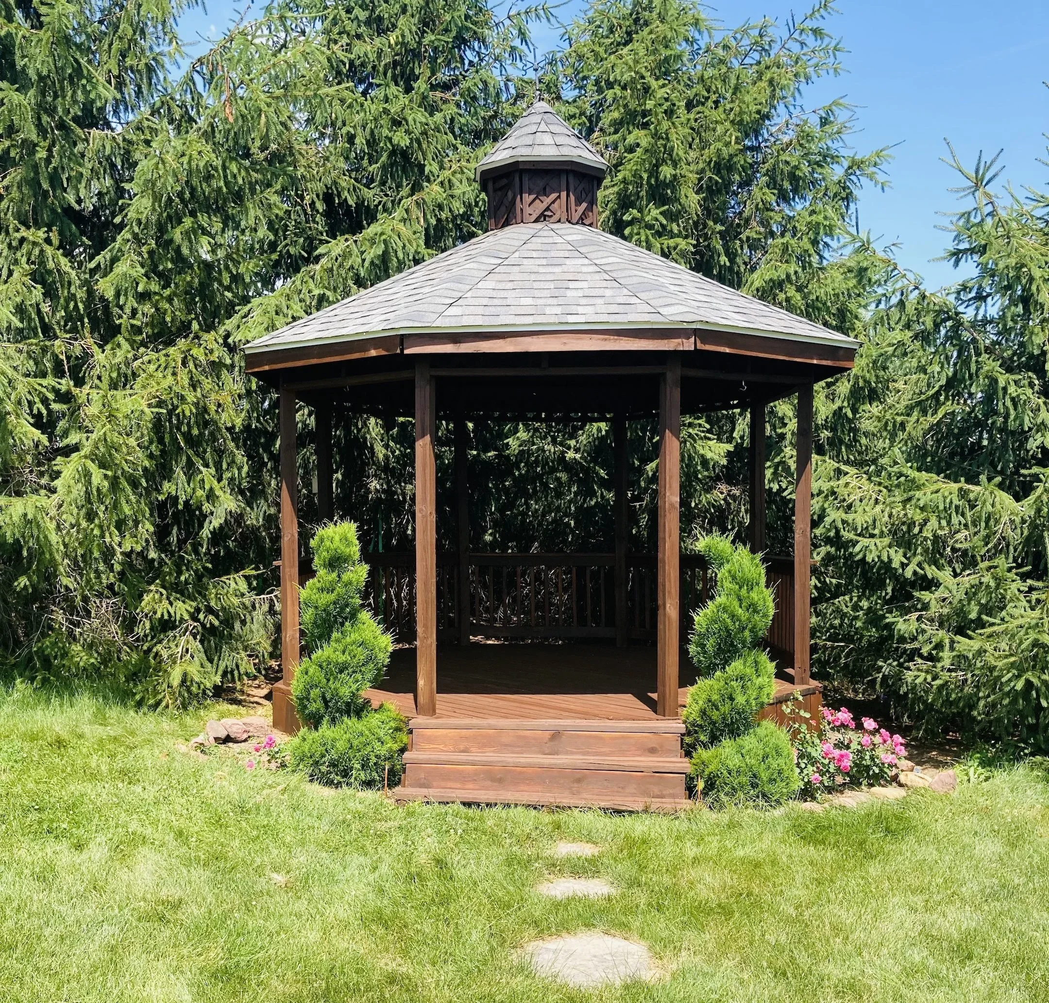gazebo-stain-seal-waukee-iowa..webp