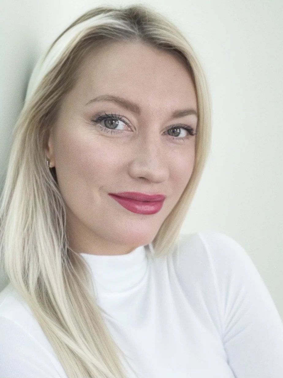 Portrait of Alicia Wright of Alicia Wright skincare blonde hair red lipstick facials esthetician Seattle.