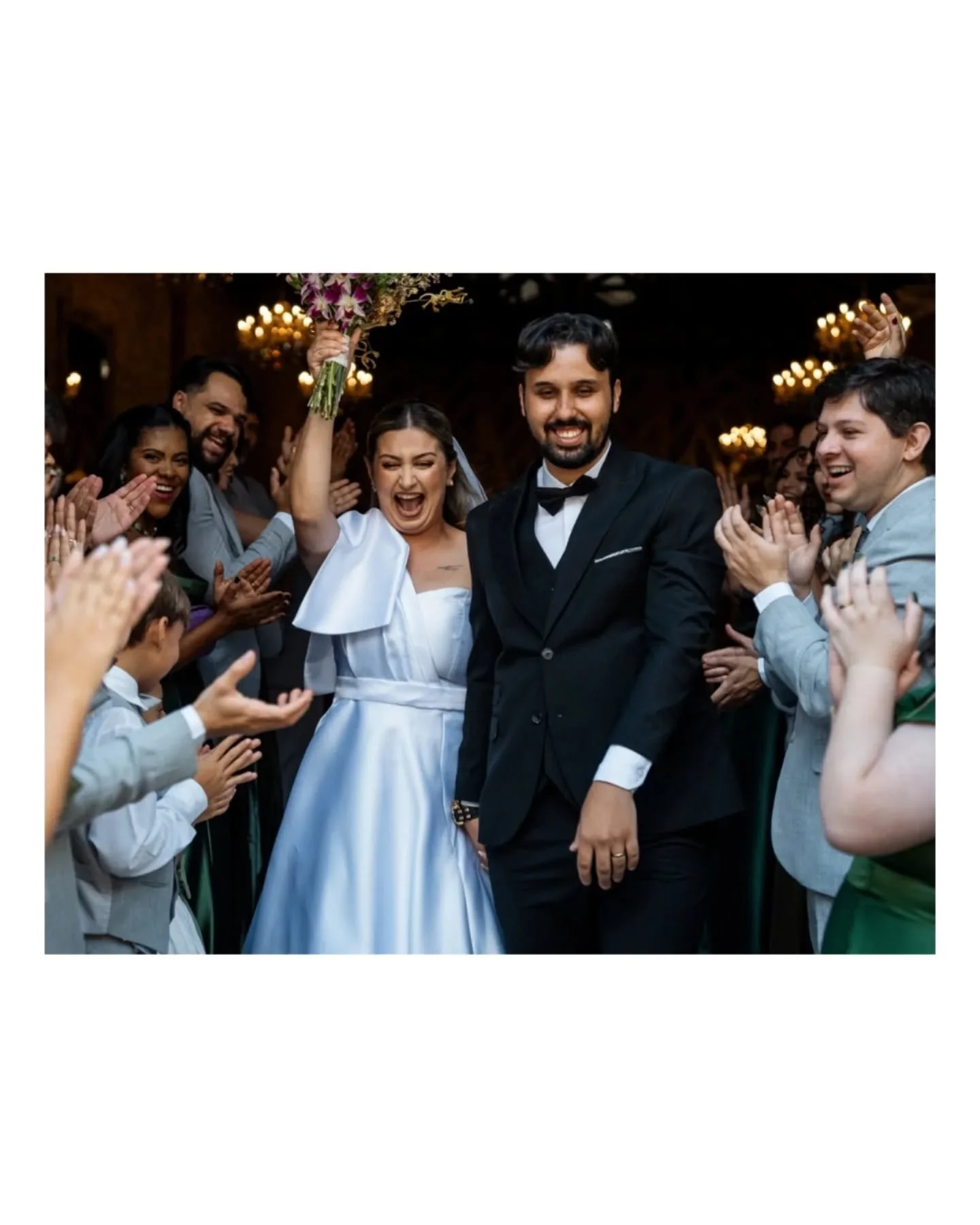 H&aacute; muito tempo que a @mayara.vieirag fala desse casamento e desde sempre eu digo: estarei l&aacute;! E estive. E que bom que estive! Como &eacute; bom fotografar amigos felizes. 
May &amp; Dave