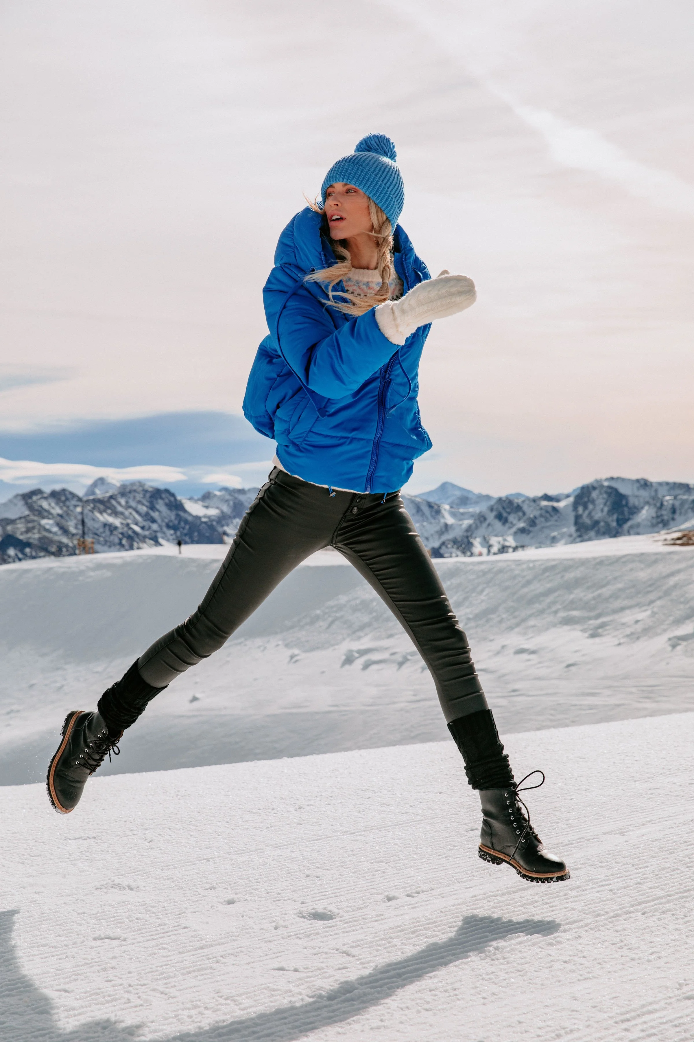 stayawhilepocketedhoodedpufferjacketblue2.jpg