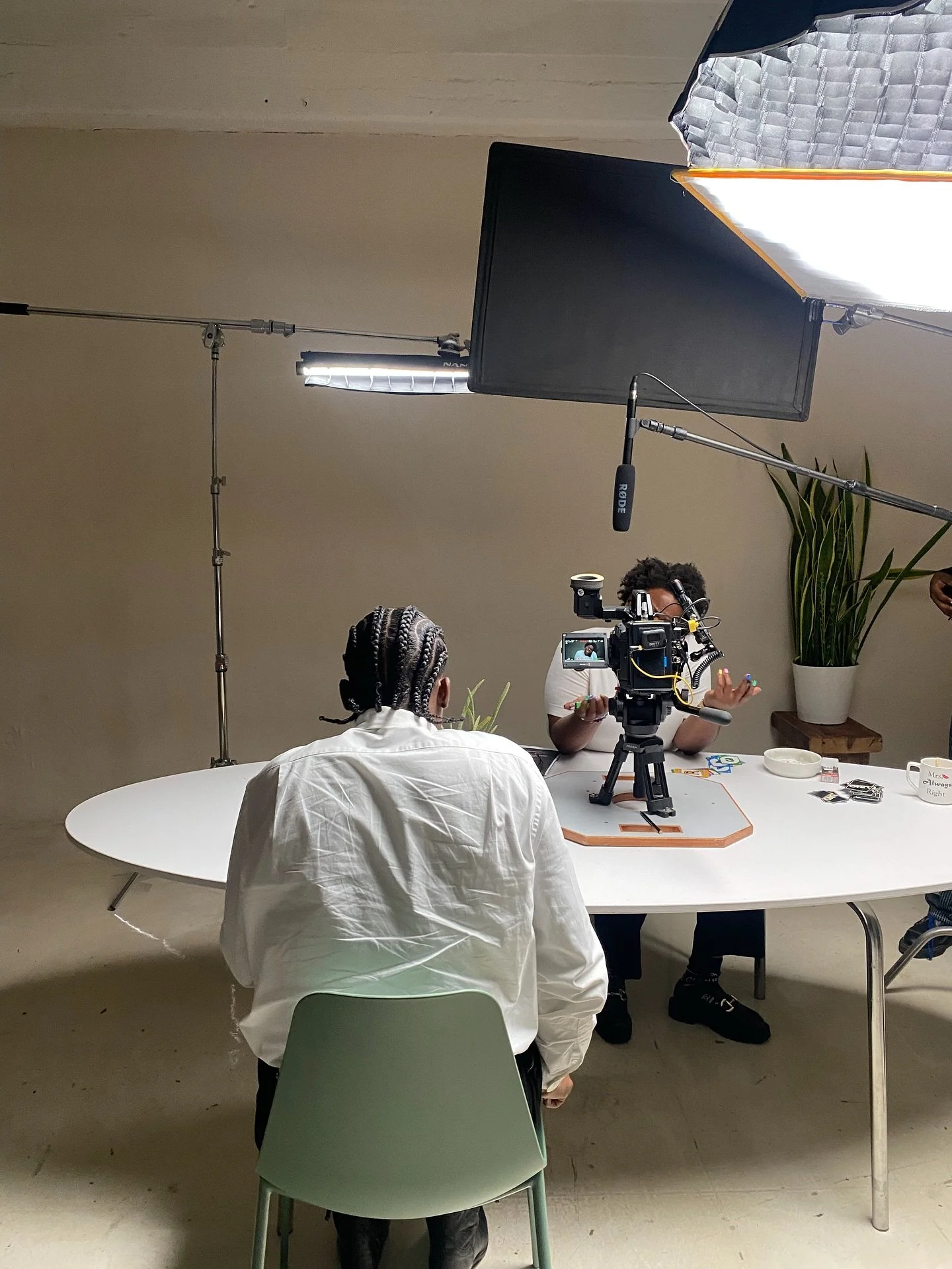 Here&rsquo;s some BTS from my short film &ldquo;OKBOA!&rdquo; 

Whoever said acting and directing ain&rsquo;t hard lied ! Thanks to everyone involved on this project! 

FINALLY PREMIERE OFTOBER 30th