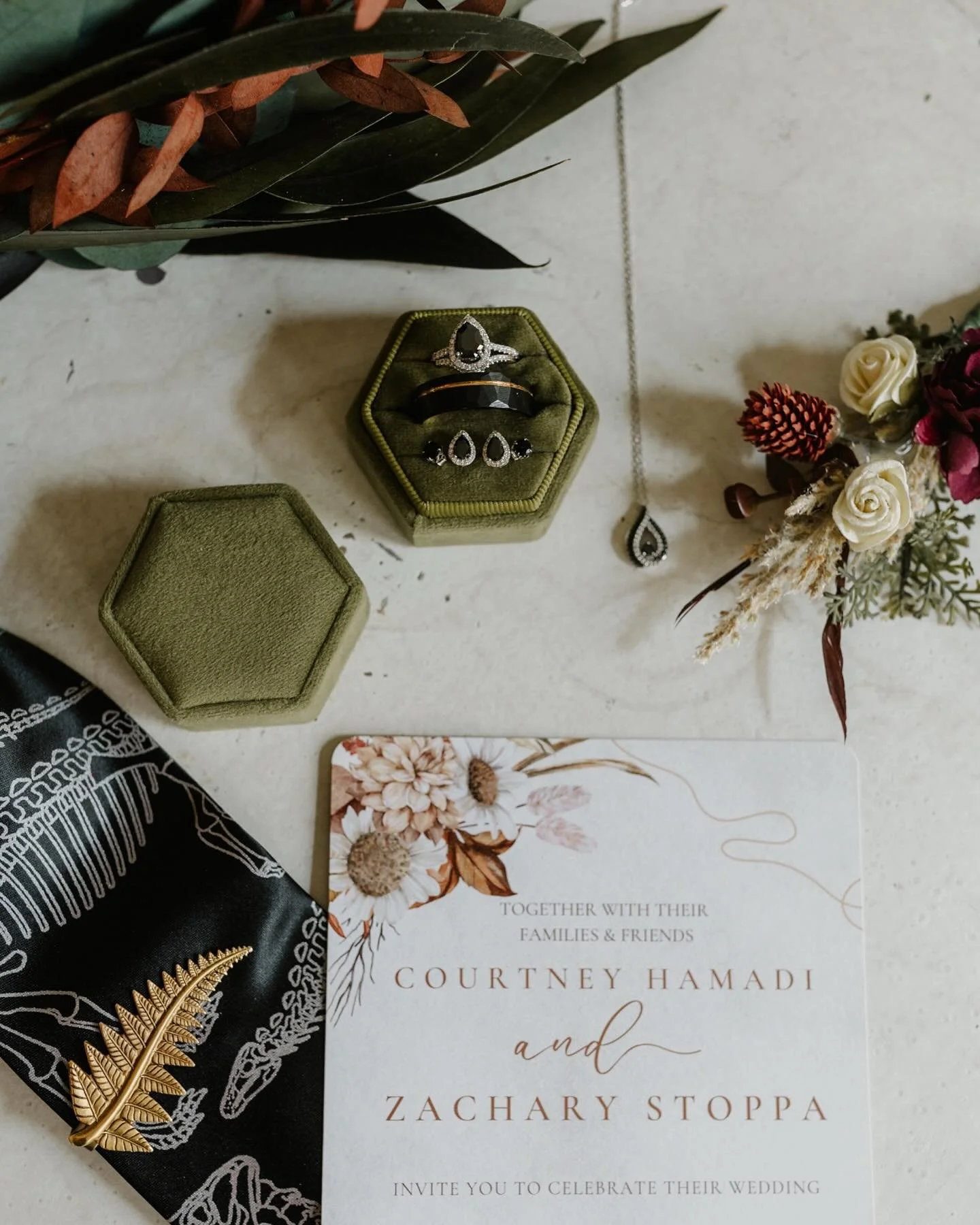 Courtney and Zach Stoppa ❤️ Vendors: Venue: @berryacres Cake: @bluethistlecakes Photographer/Videographer: @paisleyraephotographyllc