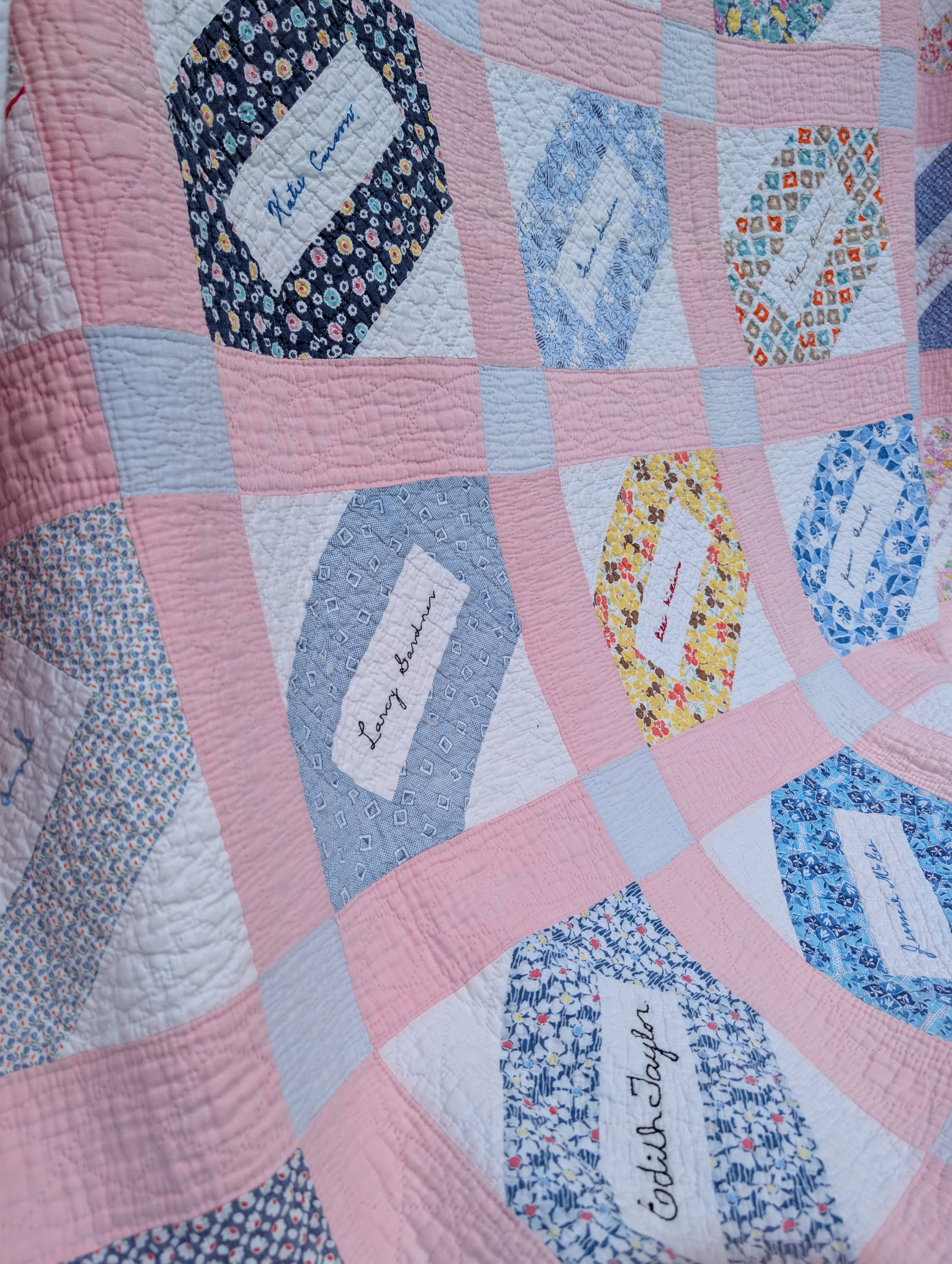 Vintage (1930s) Autograph Quilt - Signature // Friendship.
