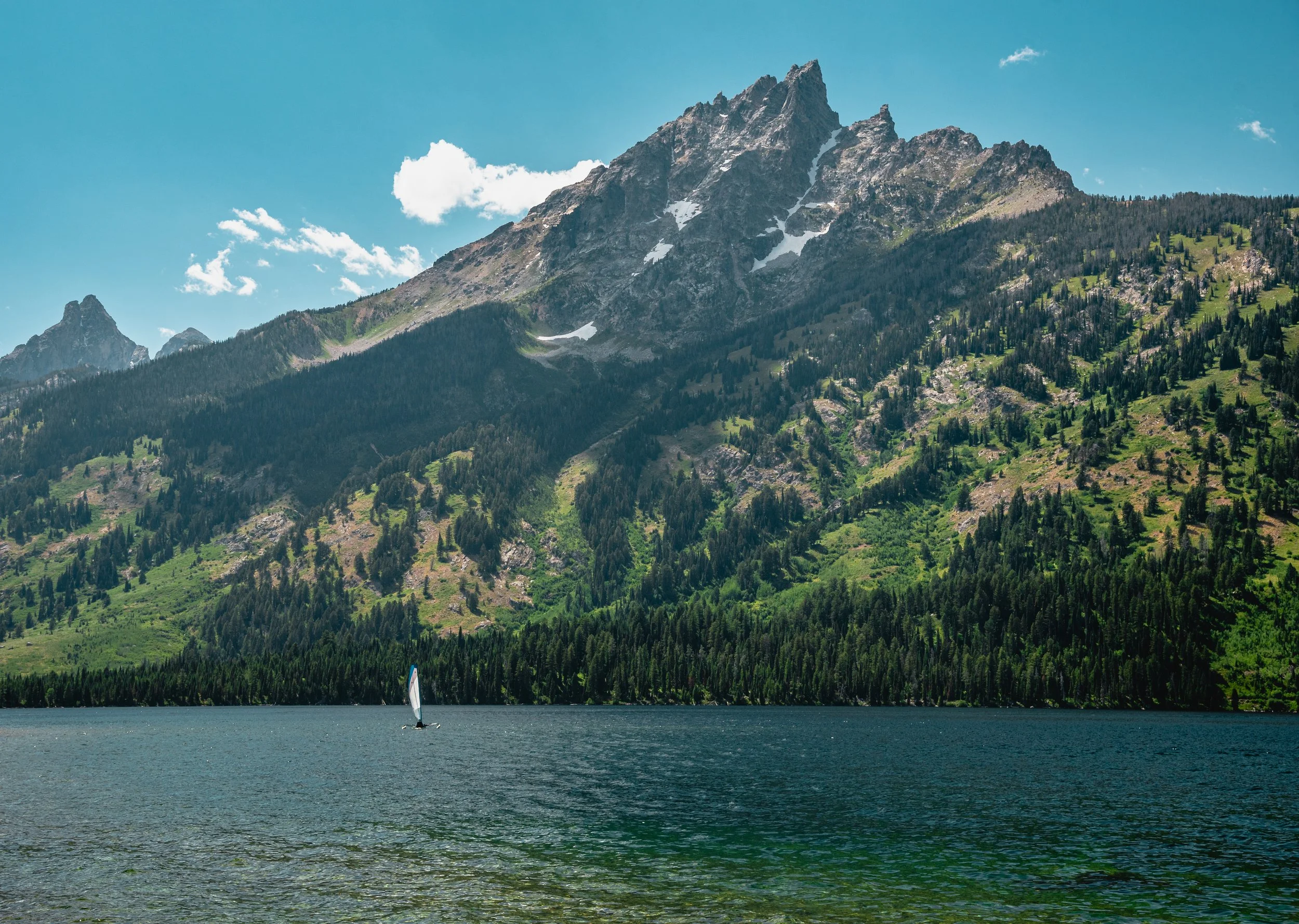 grand-teton-nationalpark-jenny-lake-sailboat.jpg