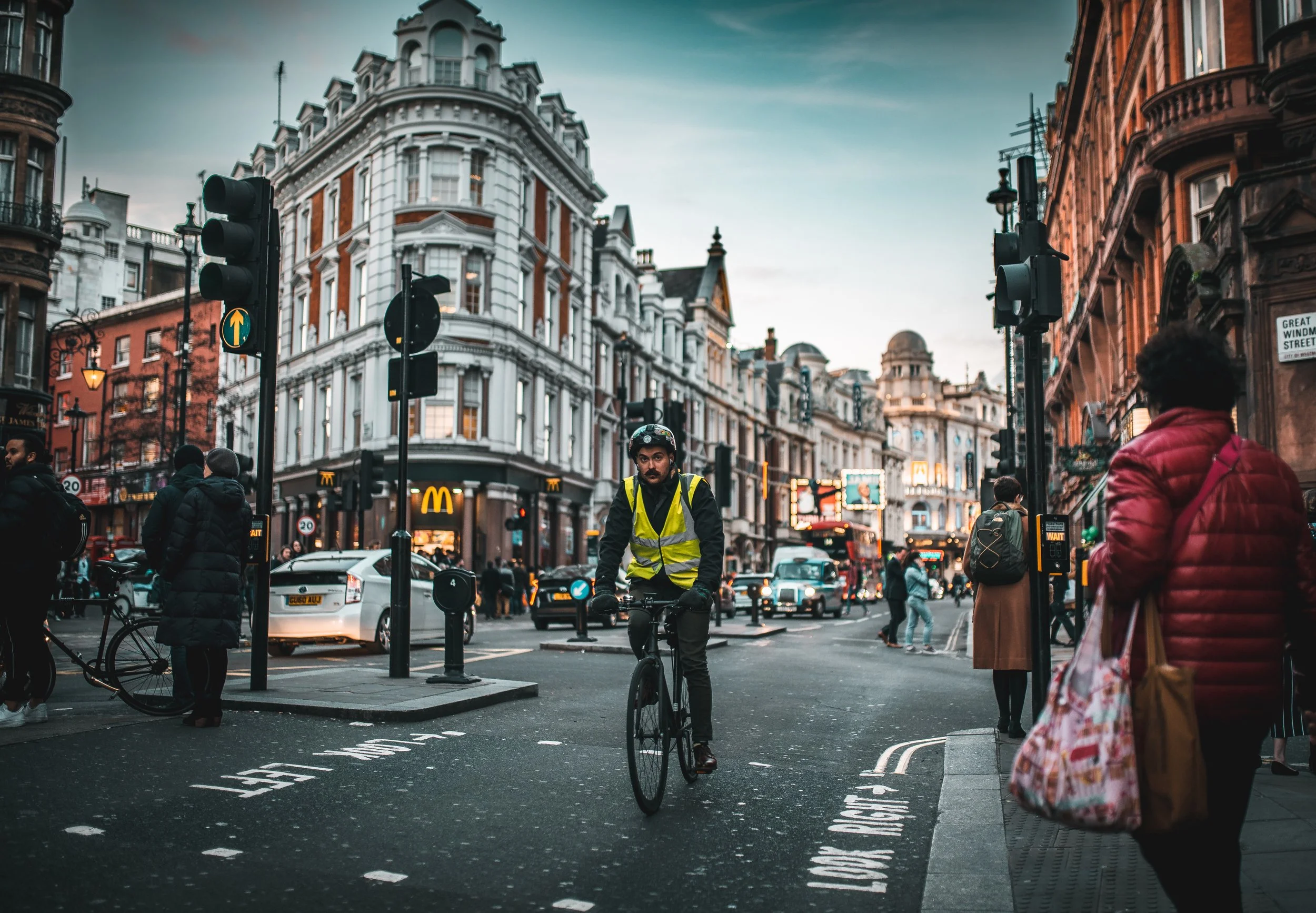 london-street-photography-cyclist.JPG