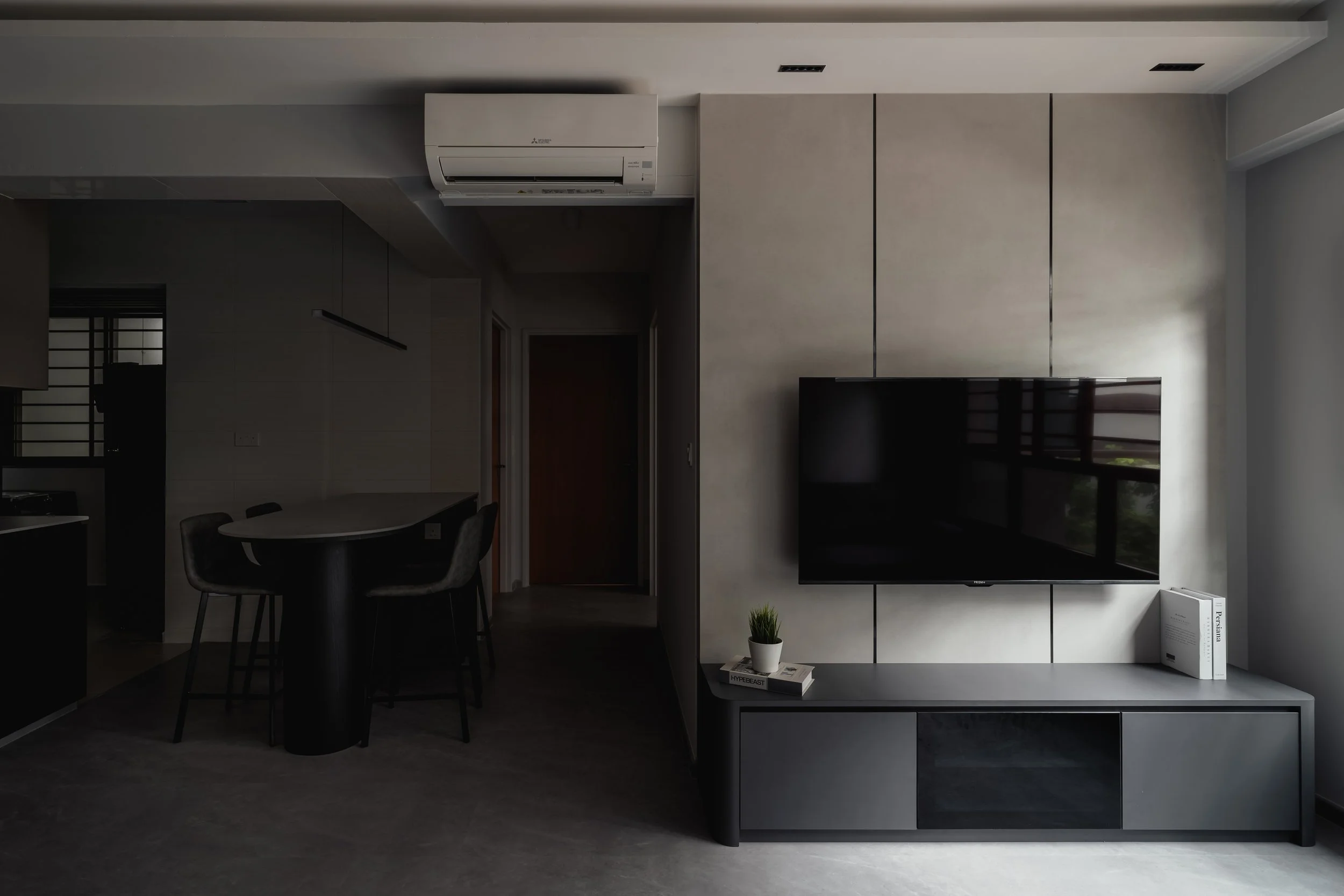 131 Canberra WY-1.jpg