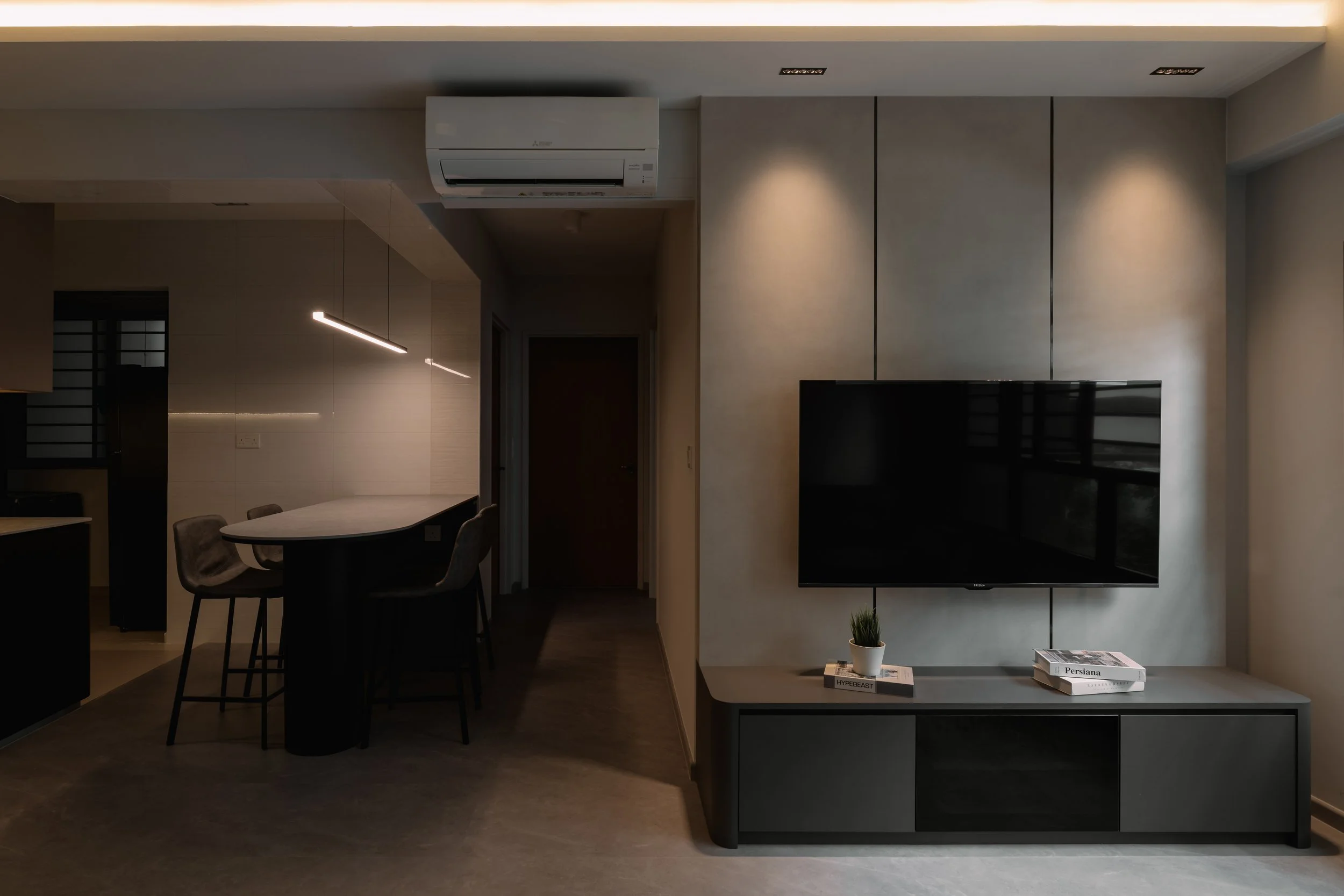 131 Canberra WY-2.jpg