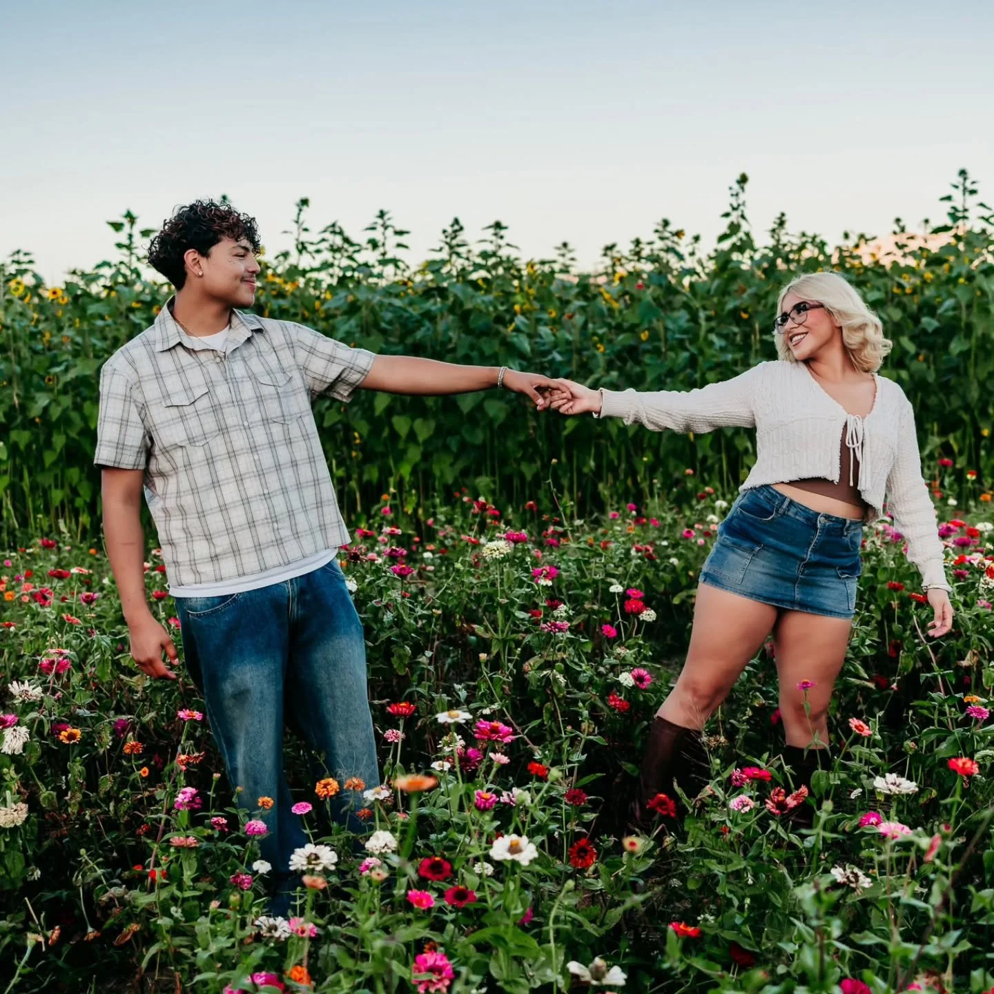 Sunsets &amp; flower fields! ✨️🤩😍