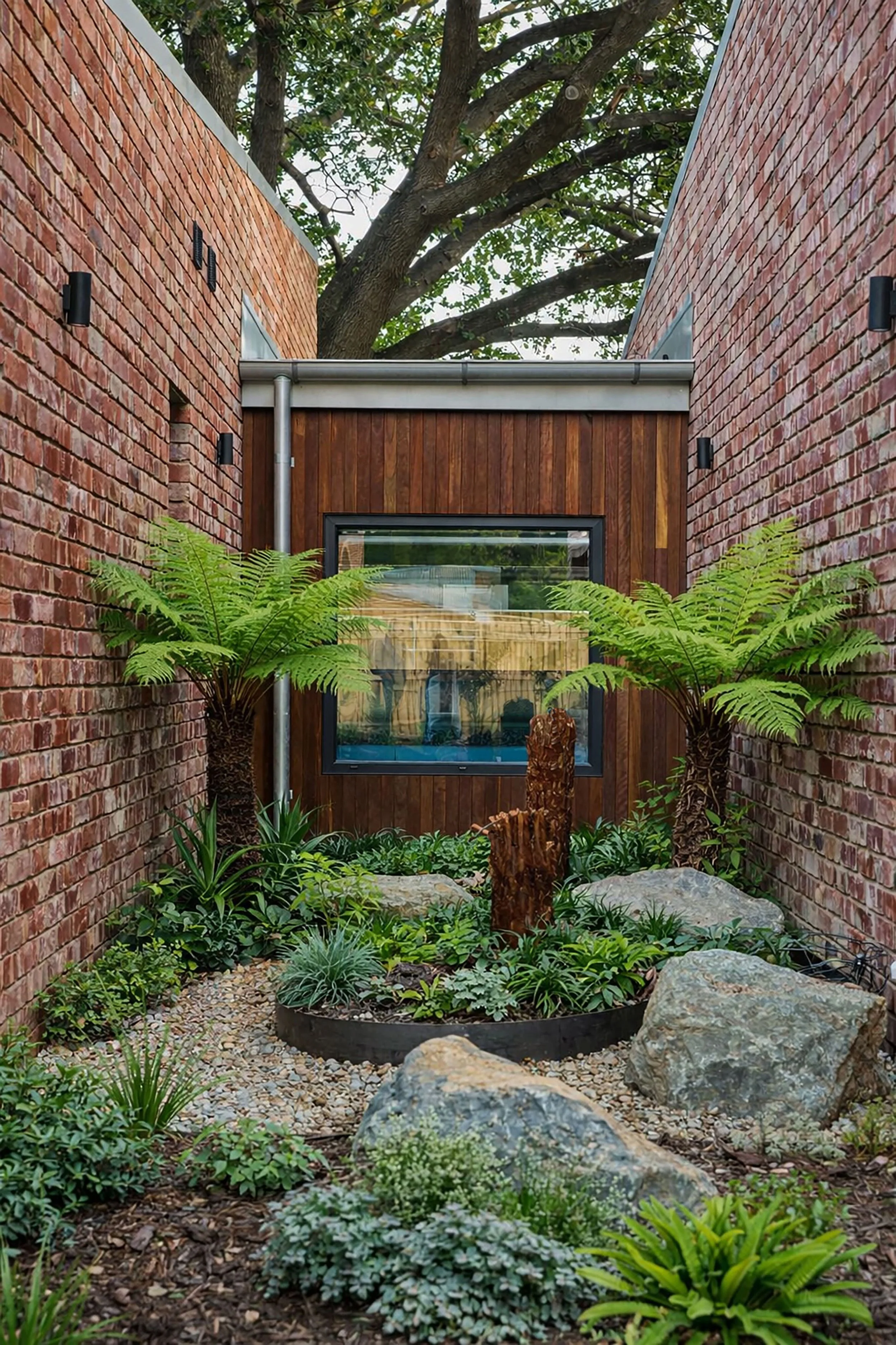 Secret Garden House photo by Light Bulb Studio - courtyard garden