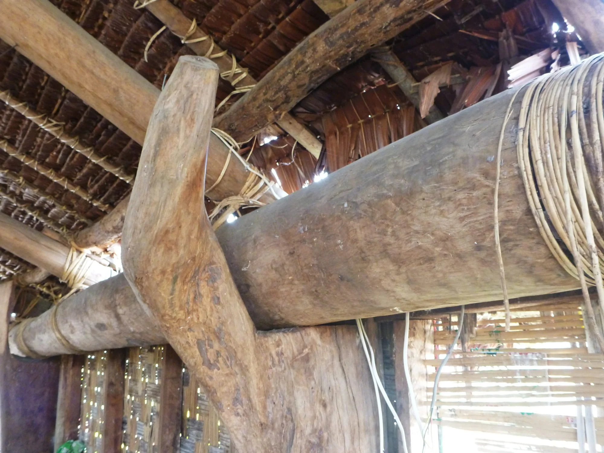 15 Chief nakamal eave beam.jpg
