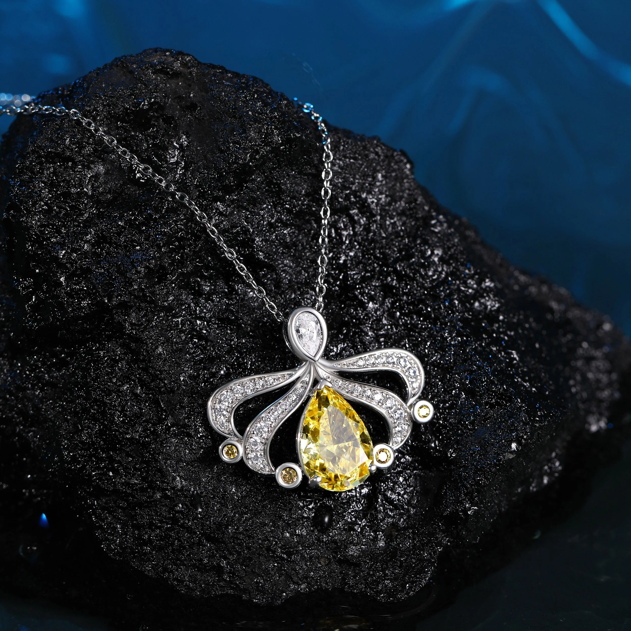 Dream in Bloom Pendant Necklace