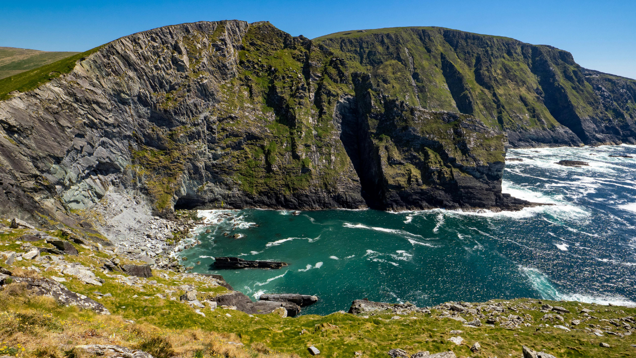 How Social Media Influences Hotel Bookings in Ireland