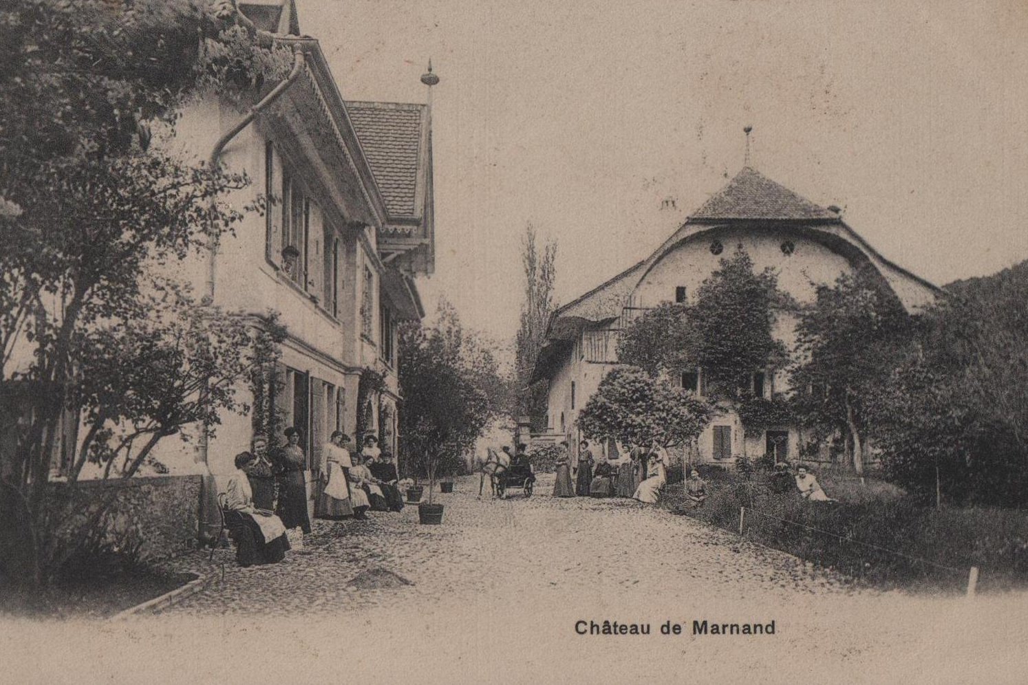 chateau+de+marnand+la+cour.jpg