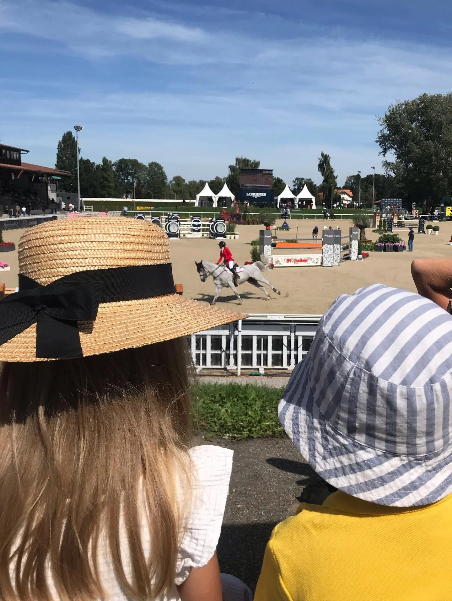 Un dimanche &agrave; Avenches
@lesfinalavenches 
@longineseefseries
#concourshippiques
