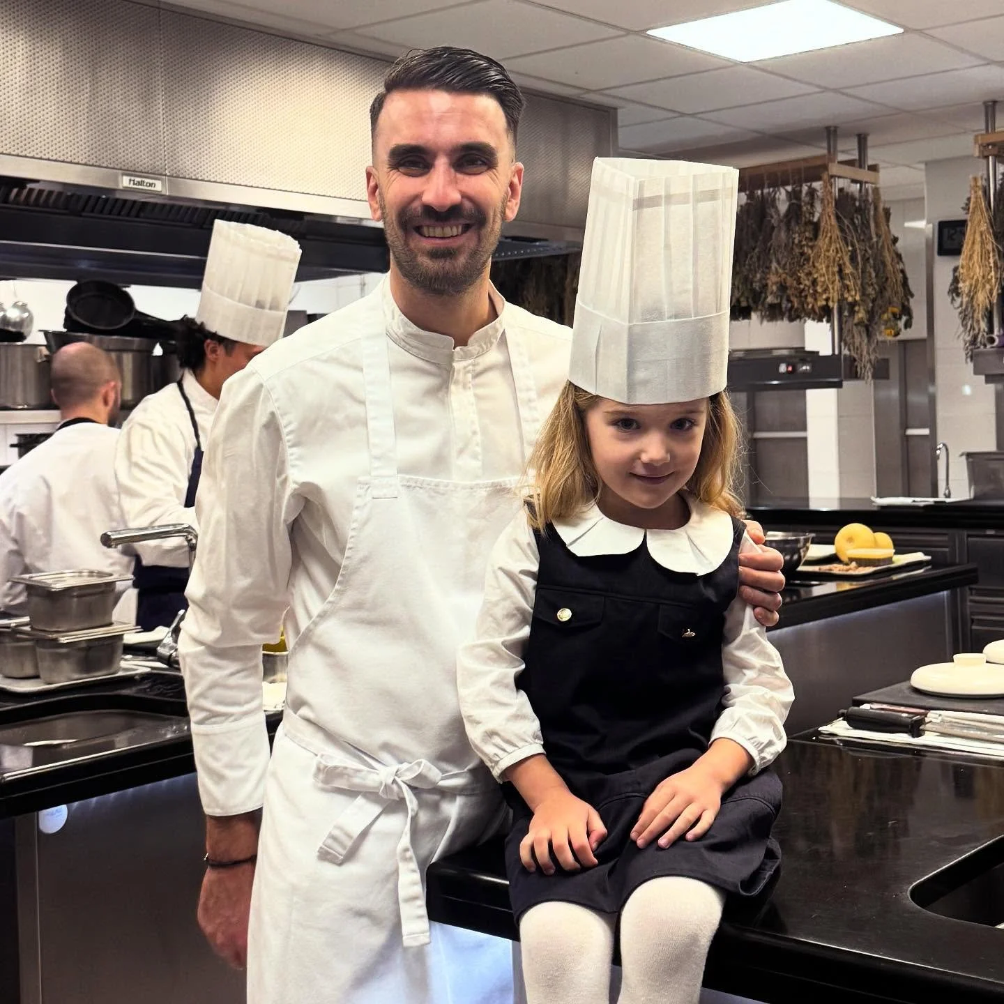 Valentina se r&eacute;jouit de cours de cuisine avec chef @amaurybouhours cet &eacute;t&eacute; &agrave; Marnand! Venez nombreux, petits et grands! 🍽️🥂
