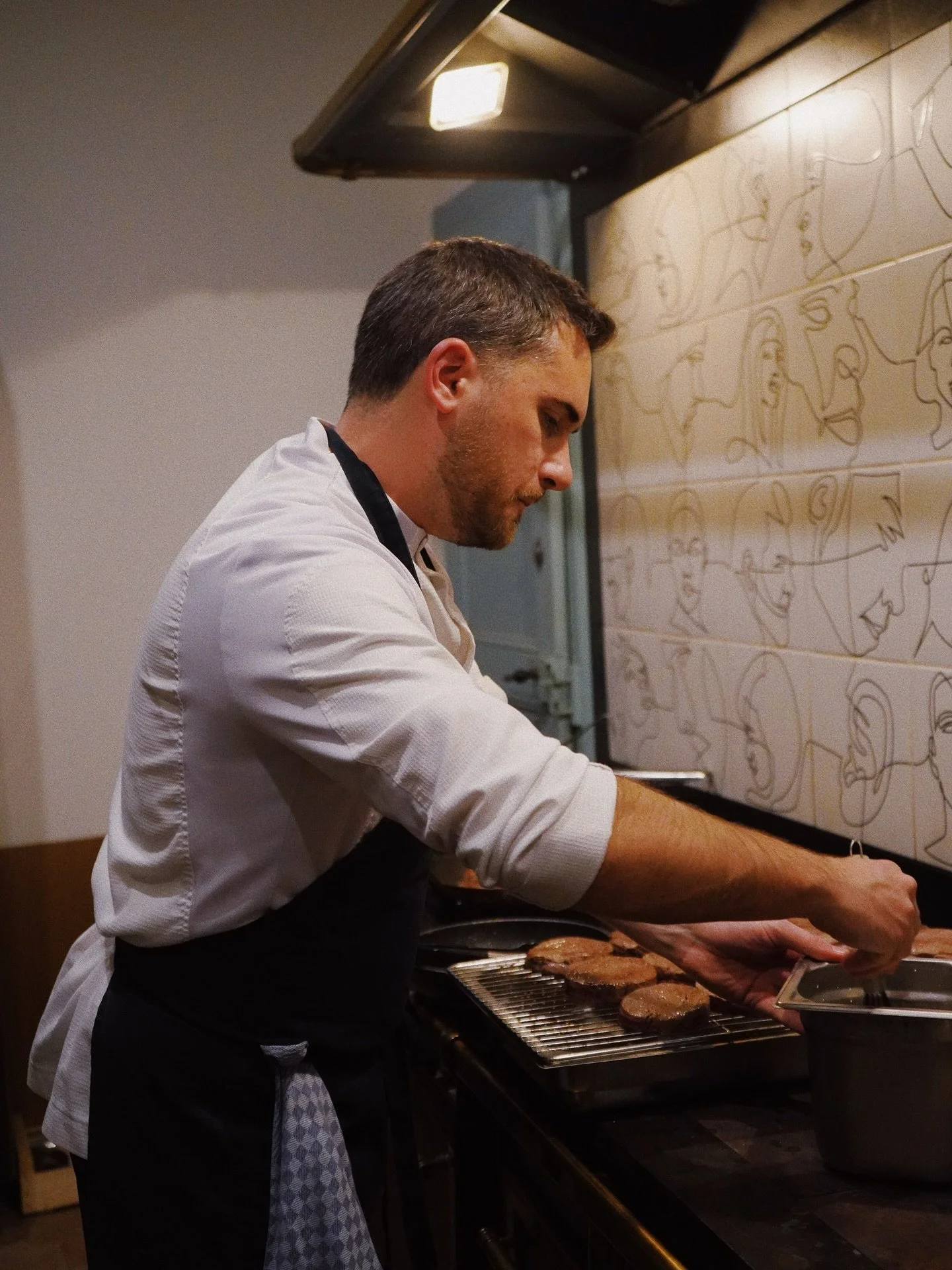 L&rsquo;art de recevoir prend vie au Ch&acirc;teau de Marnand.
Des chefs invit&eacute;s pour une parenth&egrave;se d&rsquo;exception, une exp&eacute;rience unique &agrave; vivre au c&oelig;ur du Canton de Vaud. ❤️
-
The art of hosting comes to life a