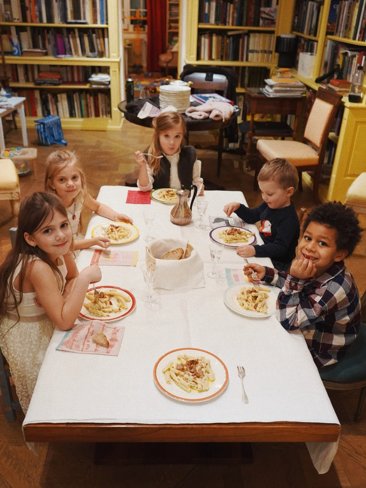 Au @chateaudemarnand les enfants aussi sont les bienvenus 🤍✨
#kids #familytime #kidsfriendly #travelerreviewawards2026 @bookingcom