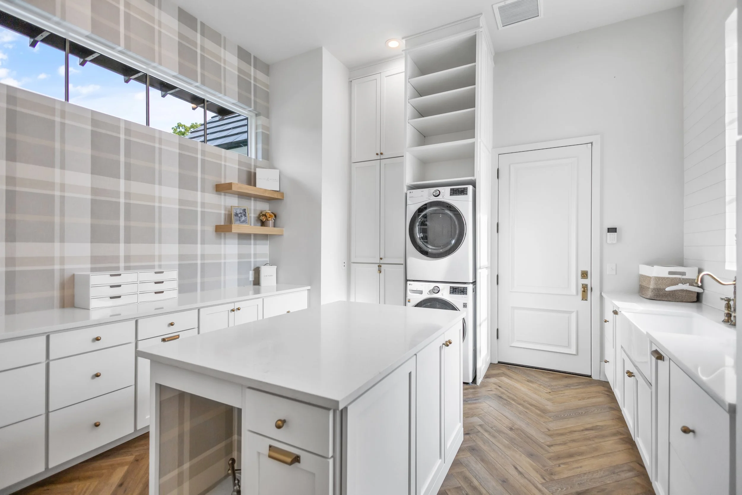 Spacious laundry room