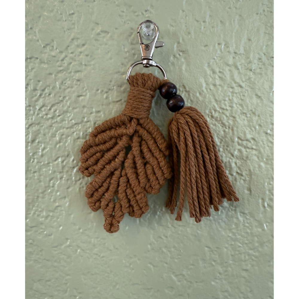 Macramé Leaf Keychain – Brown with Tassel and Wooden Beads