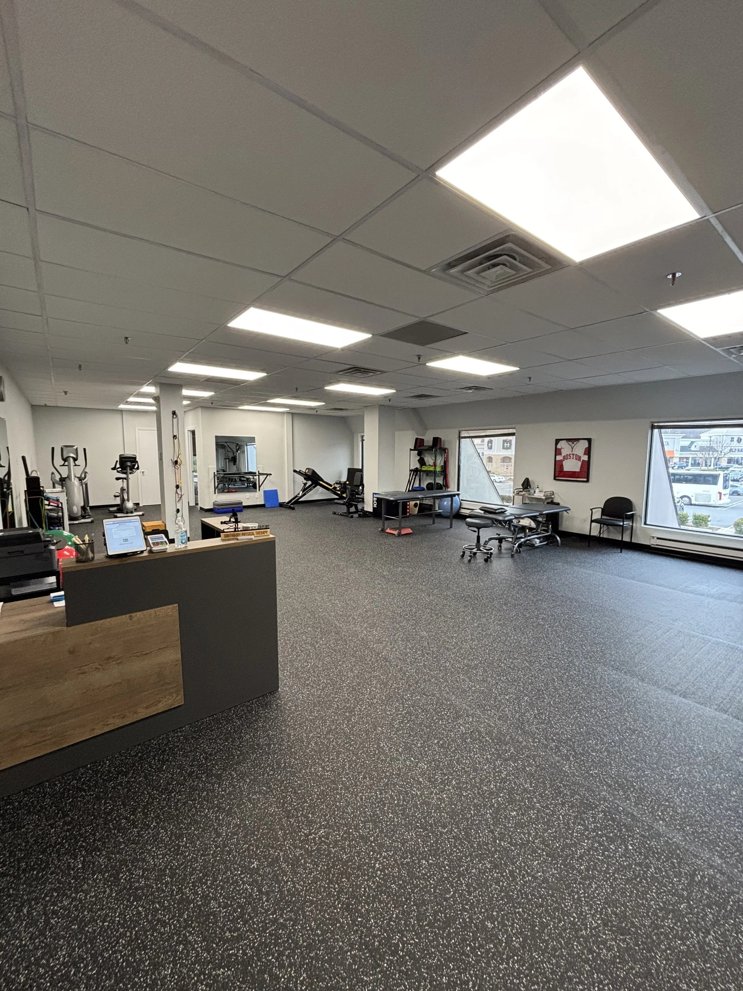 Southbury physical therapy clinic space and equipment