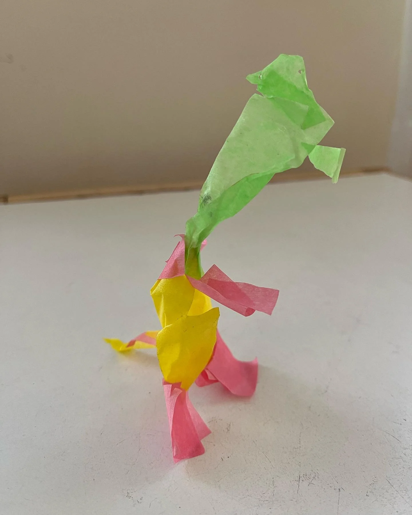 &ldquo;Dinosaur&rdquo; made with tape by one of our PreK kids 🦖🦕

#reggioinspired #nycpreschool #prek #learnthroughplay #finemotor #tape #creativity