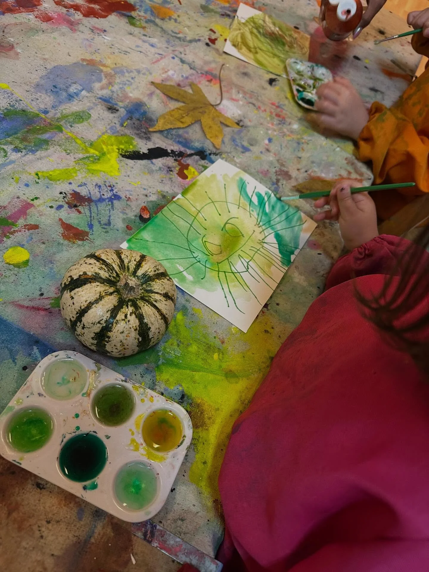 Nursery &amp; PreK work inspired by fall leaves and pumpkins🍂🍃🍁

#reggioinspired #nycpreschool #prek #stilllife #finemotorskills #familyannex