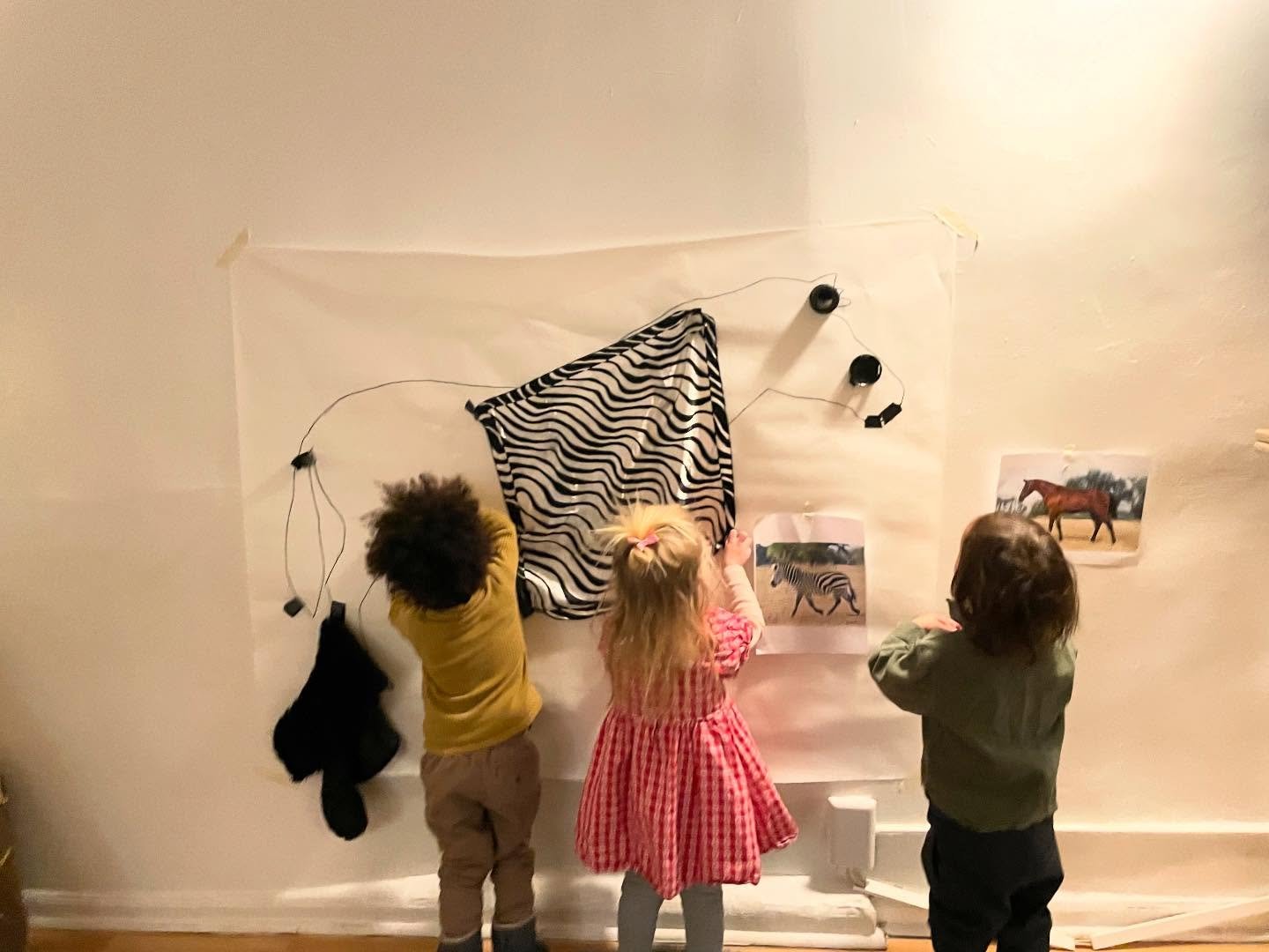 Connecting to the Two&rsquo;s classroom curriculum theme of lines and their love for animals, the children used a variety of loose parts to create a zebra! 

The children loved using their imagination to recreate body parts using the loose materials 