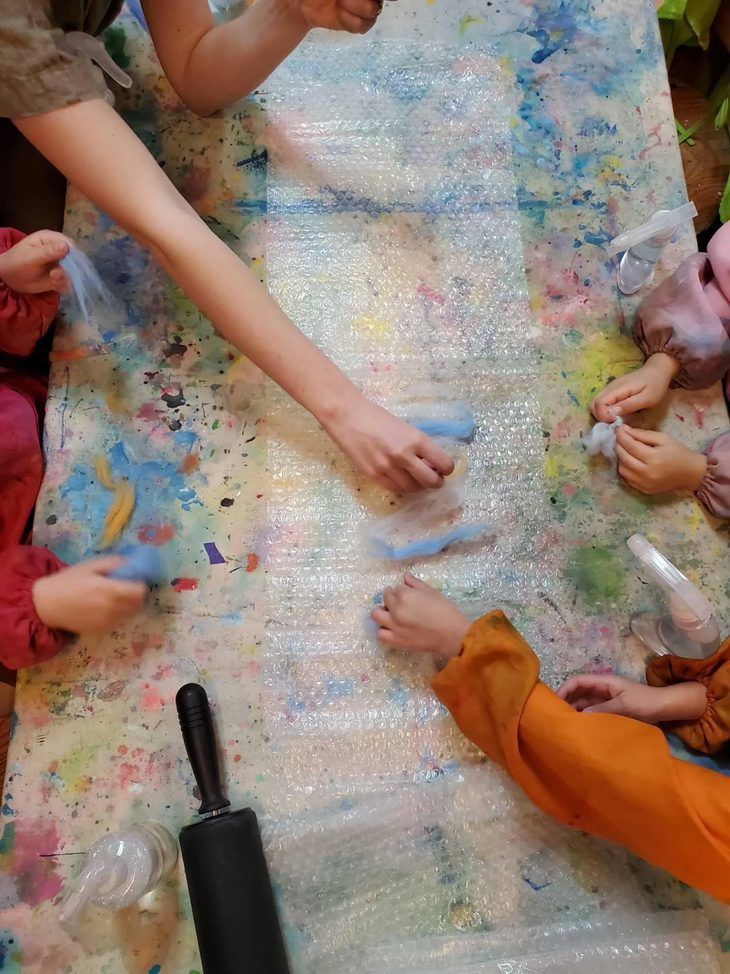 During Studio last week, PreK children worked on a new wet felting technique!

PreK has explored a variety of textures and fabrics, learning about how fibers can transform into yarn and new creations. 🧶✨

#reggioinspired #nycpreschool #prekactivitie
