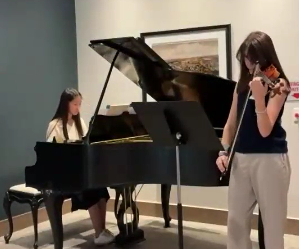 Clara and Vivien.png